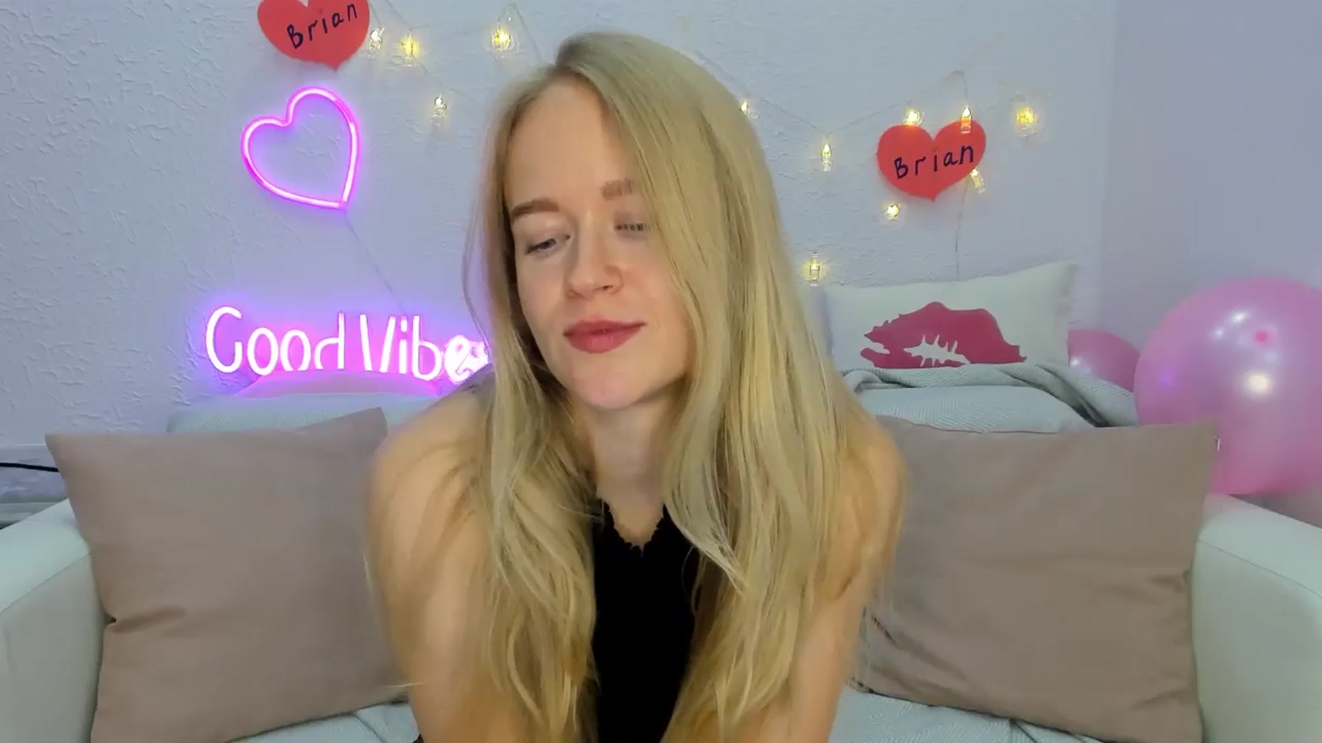 Gallery image thumbnail from Angel_Kristy's myfreecams stream on, 11/11/2024, 04:52 image 15 of 20