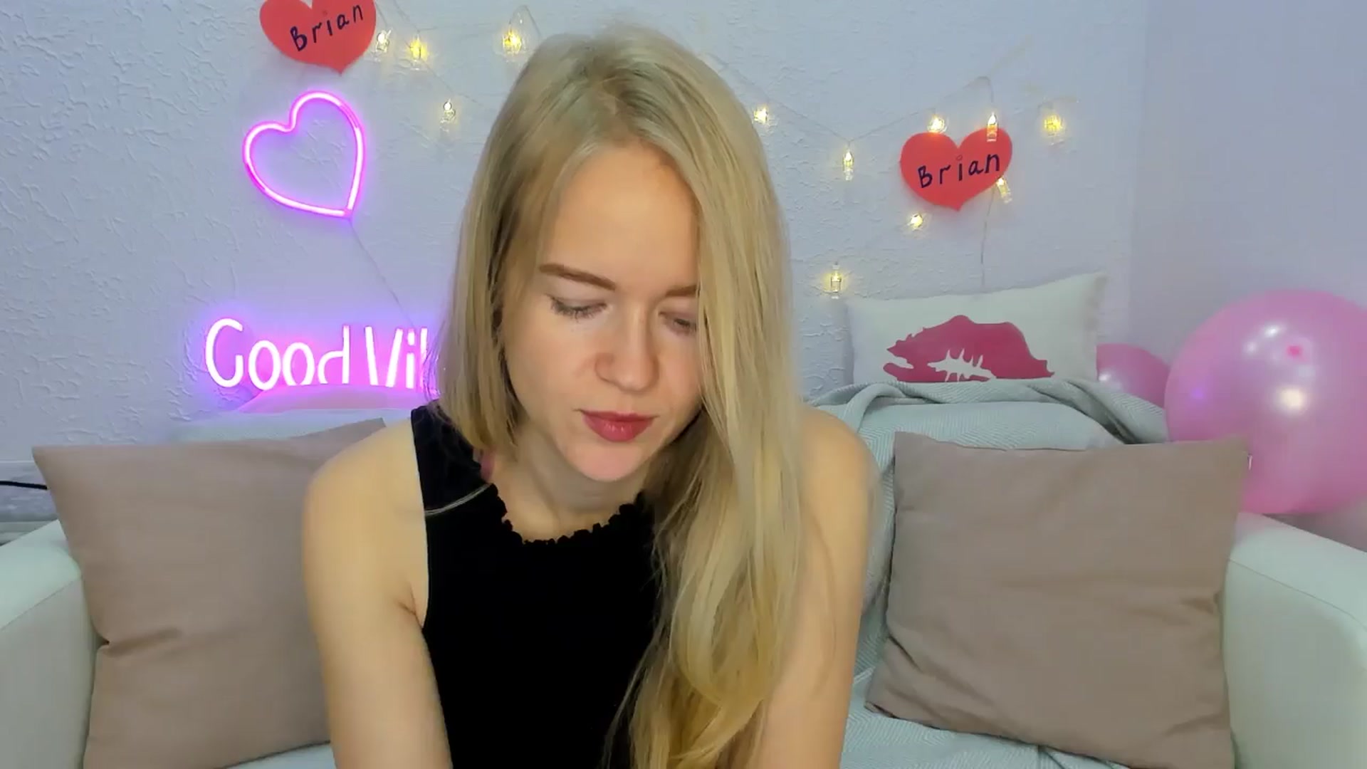 Gallery image thumbnail from Angel_Kristy's myfreecams stream on, 11/11/2024, 04:52 image 5 of 20