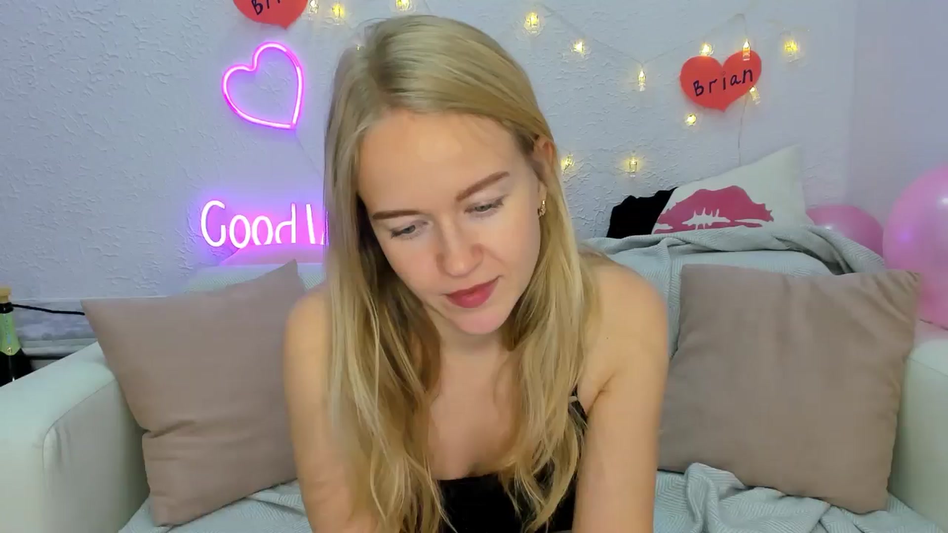 Gallery image thumbnail from Angel_Kristy's myfreecams stream on, 11/11/2024, 06:57 image 2 of 20