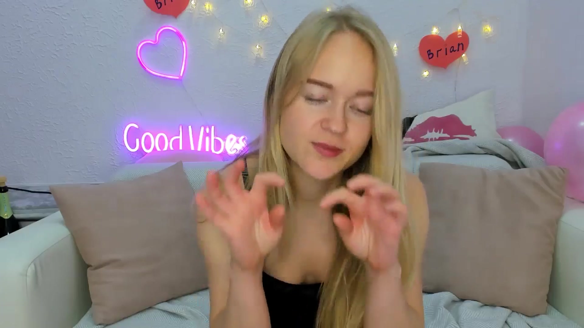 Gallery image thumbnail from Angel_Kristy's myfreecams stream on, 11/11/2024, 06:57 image 12 of 20