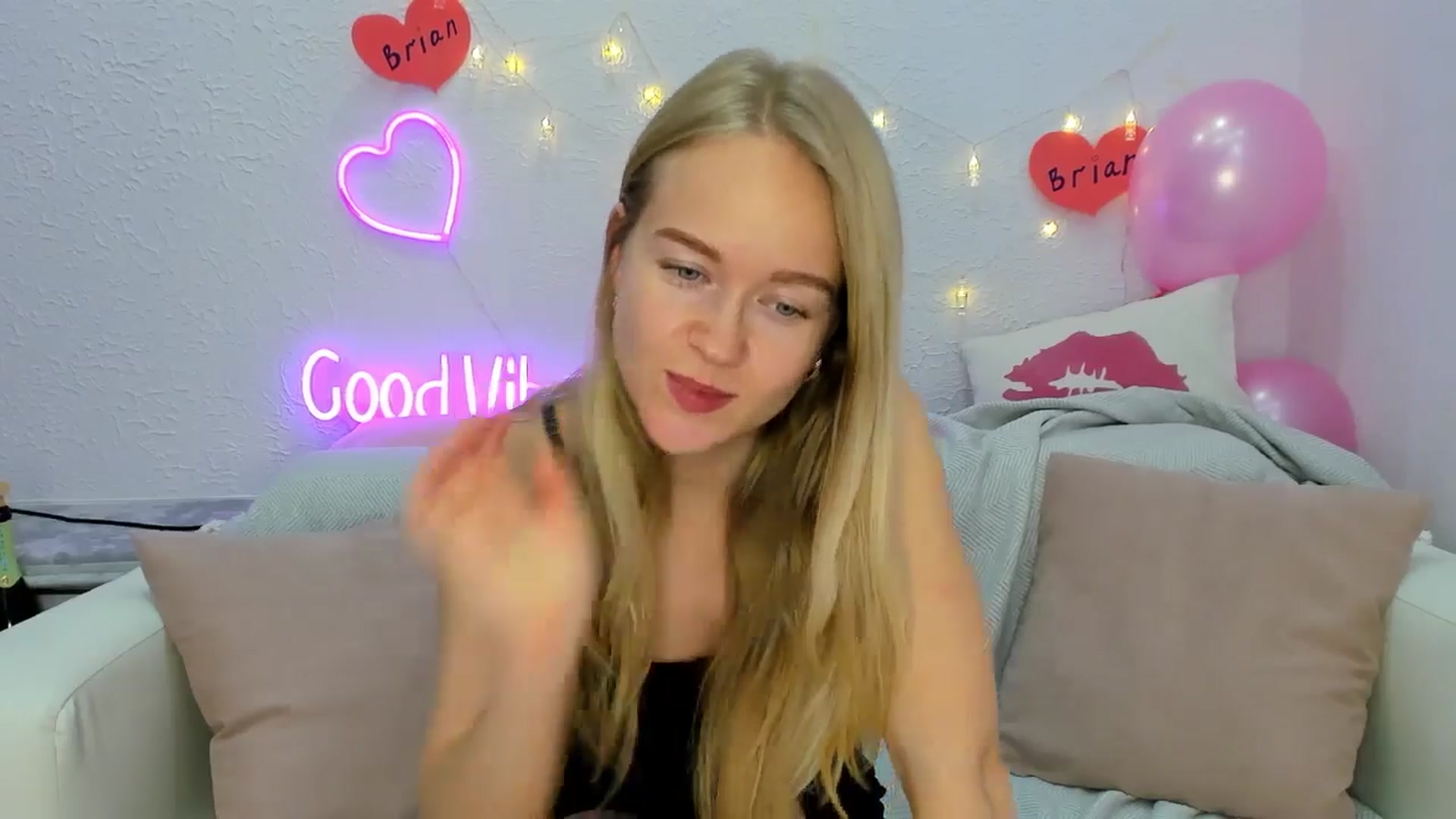 Gallery image thumbnail from Angel_Kristy's myfreecams stream on, 11/11/2024, 06:57 image 19 of 20