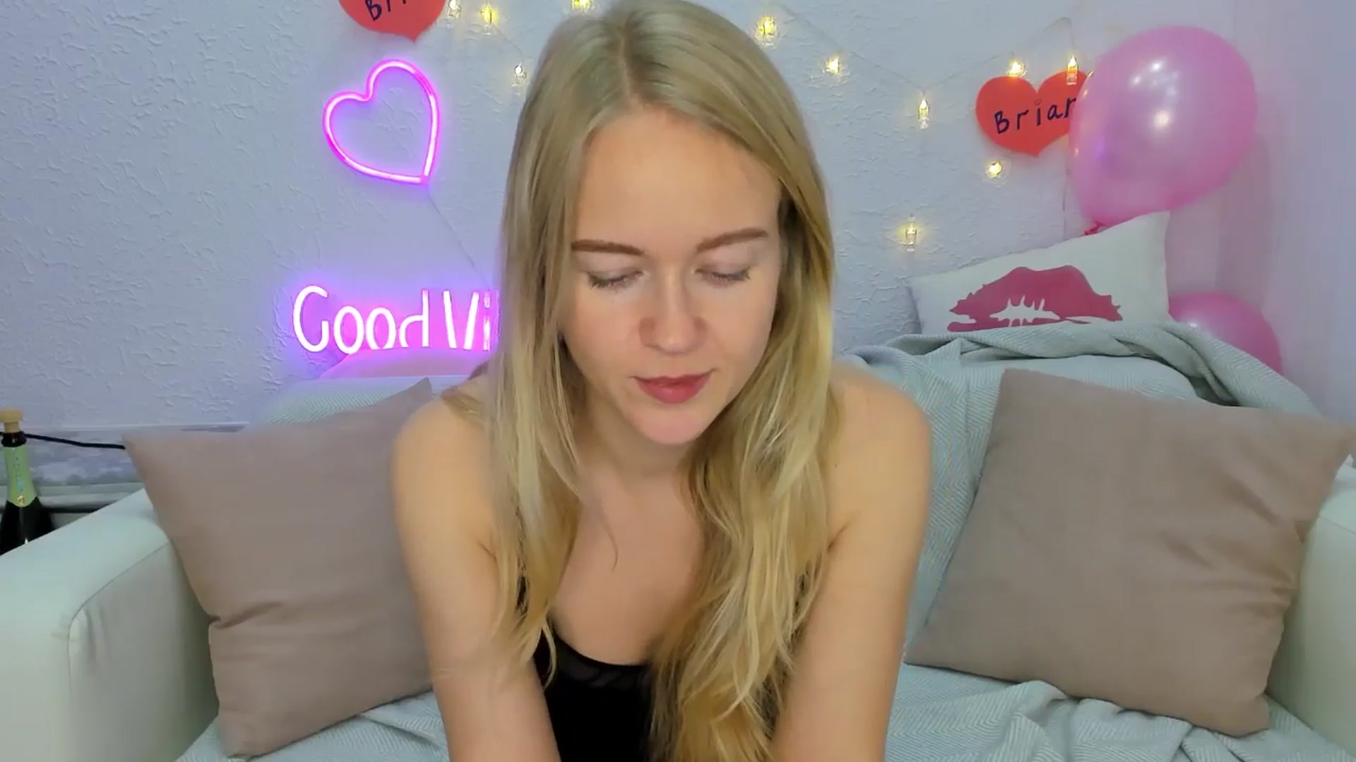 Gallery image thumbnail from Angel_Kristy's myfreecams stream on, 11/11/2024, 06:57 image 15 of 20