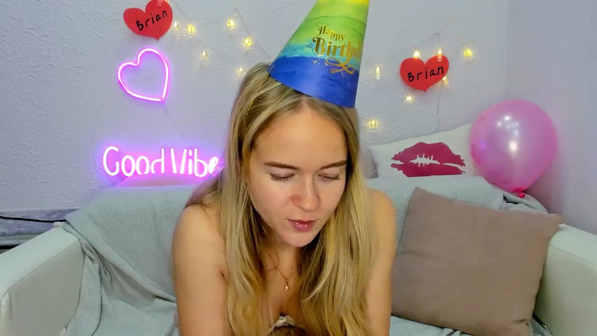 Gallery image thumbnail from Angel_Kristy's myfreecams stream on, 11/12/2024, 05:53 image 16 of 20