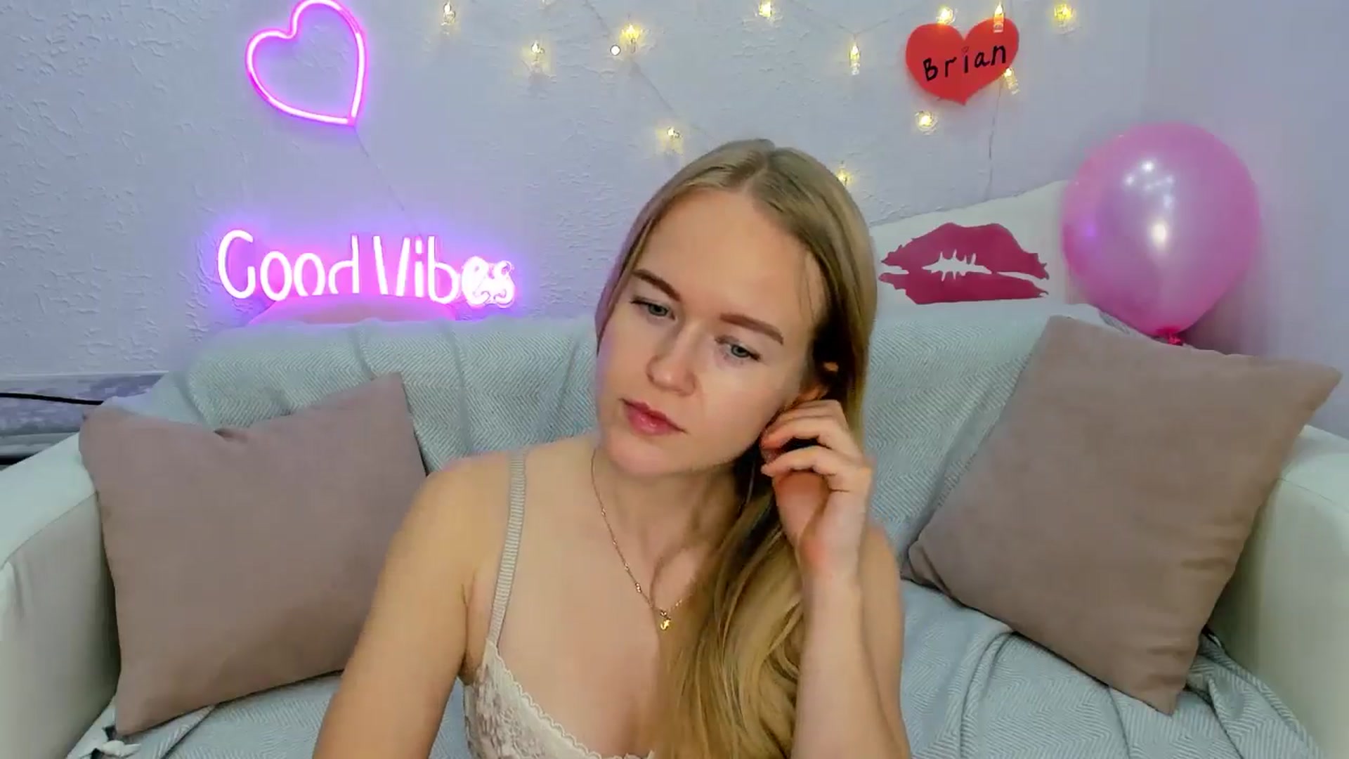 Gallery image thumbnail from Angel_Kristy's myfreecams stream on, 11/12/2024, 06:40 image 11 of 20