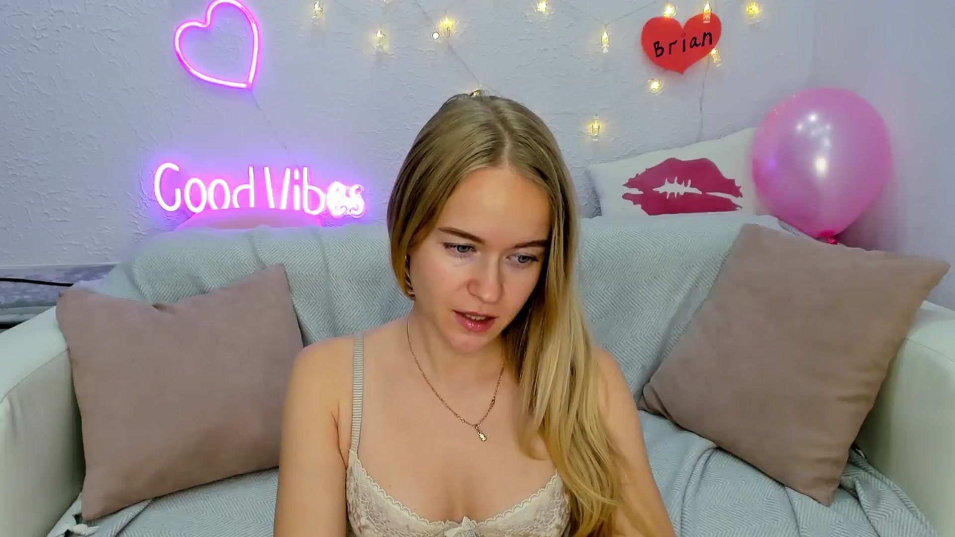 Gallery image thumbnail from Angel_Kristy's myfreecams stream on, 11/12/2024, 06:40 image 18 of 20