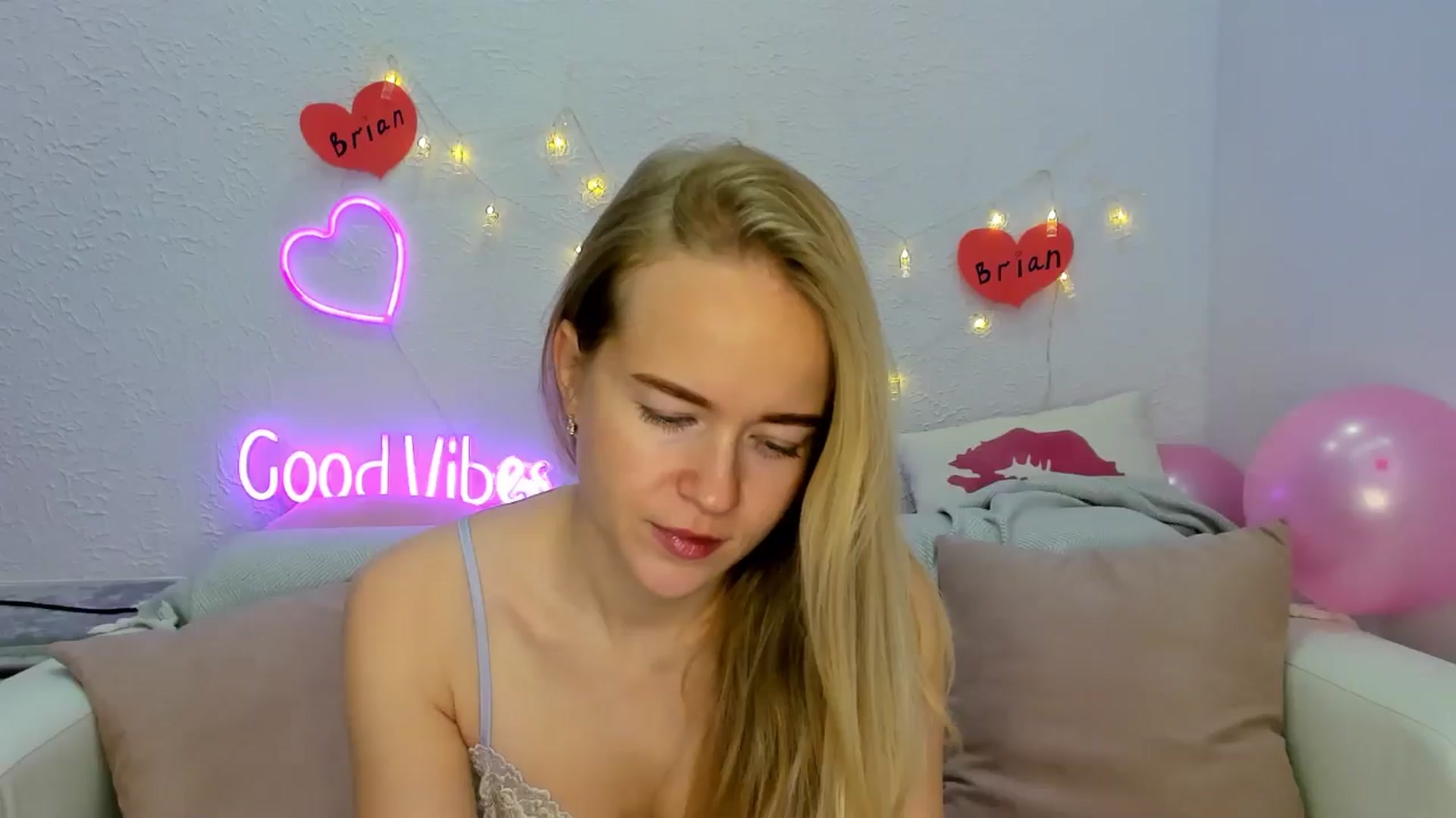 Gallery image thumbnail from Angel_Kristy's myfreecams stream on, 11/15/2024, 02:09 image 7 of 20
