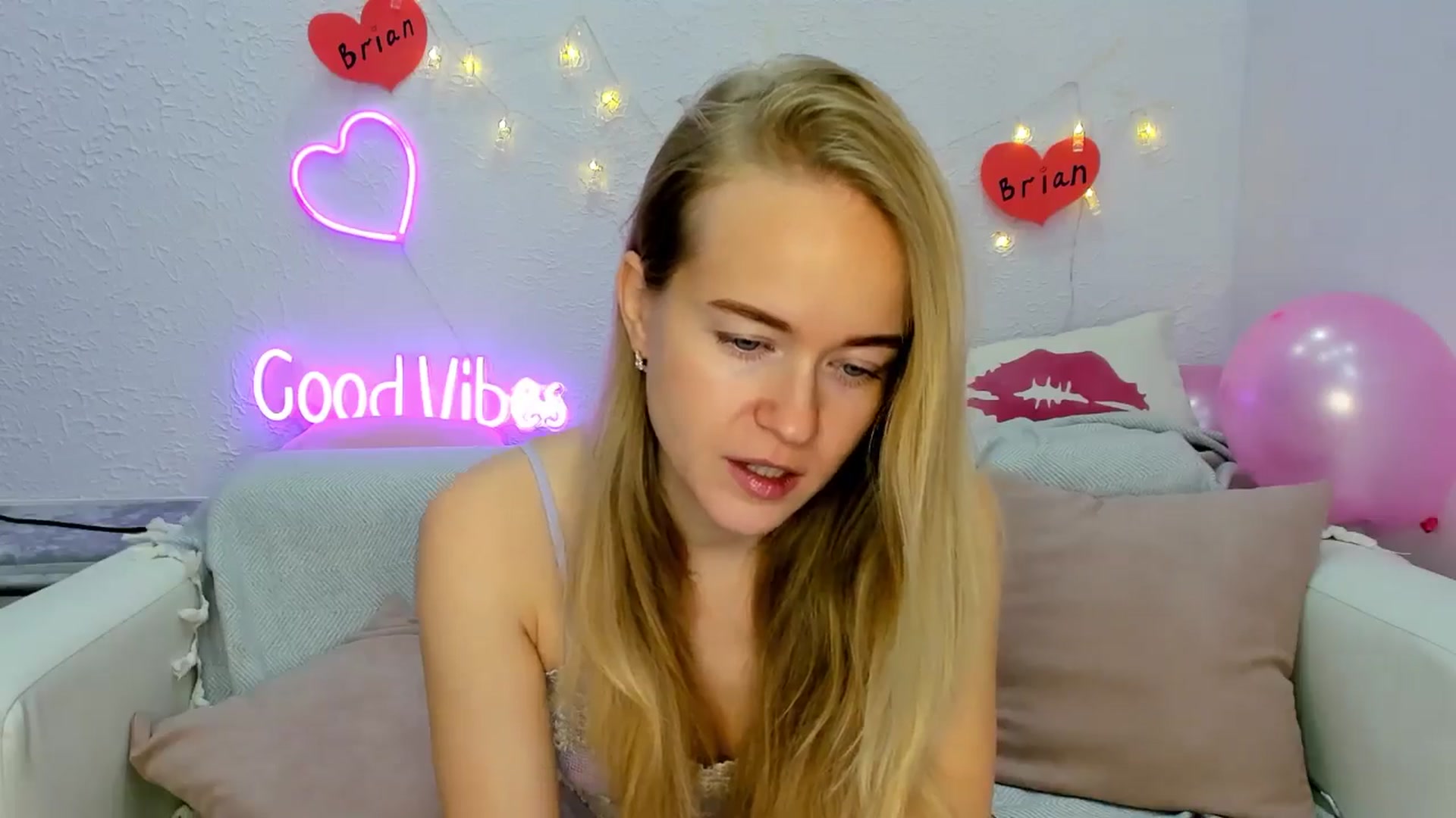 Gallery image thumbnail from Angel_Kristy's myfreecams stream on, 11/15/2024, 02:09 image 16 of 20