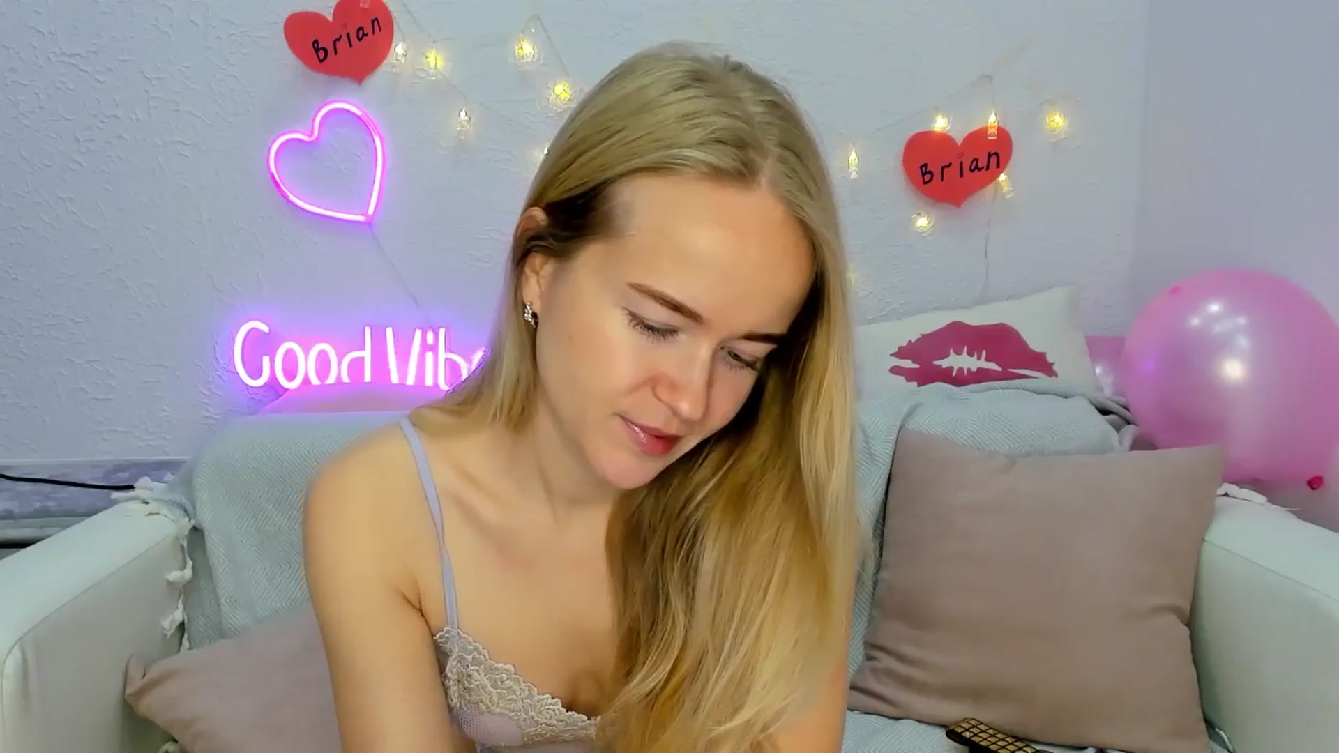 Gallery image thumbnail from Angel_Kristy's myfreecams stream on, 11/15/2024, 02:09 image 18 of 20
