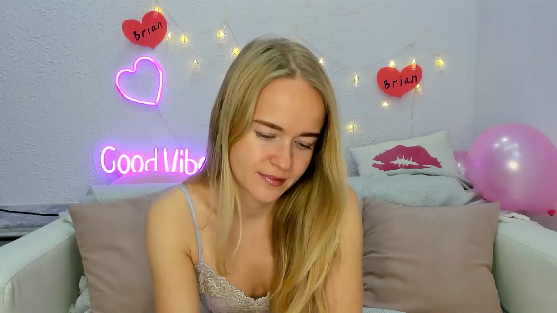 Gallery image thumbnail from Angel_Kristy's myfreecams stream on, 11/15/2024, 03:32 image 1 of 20
