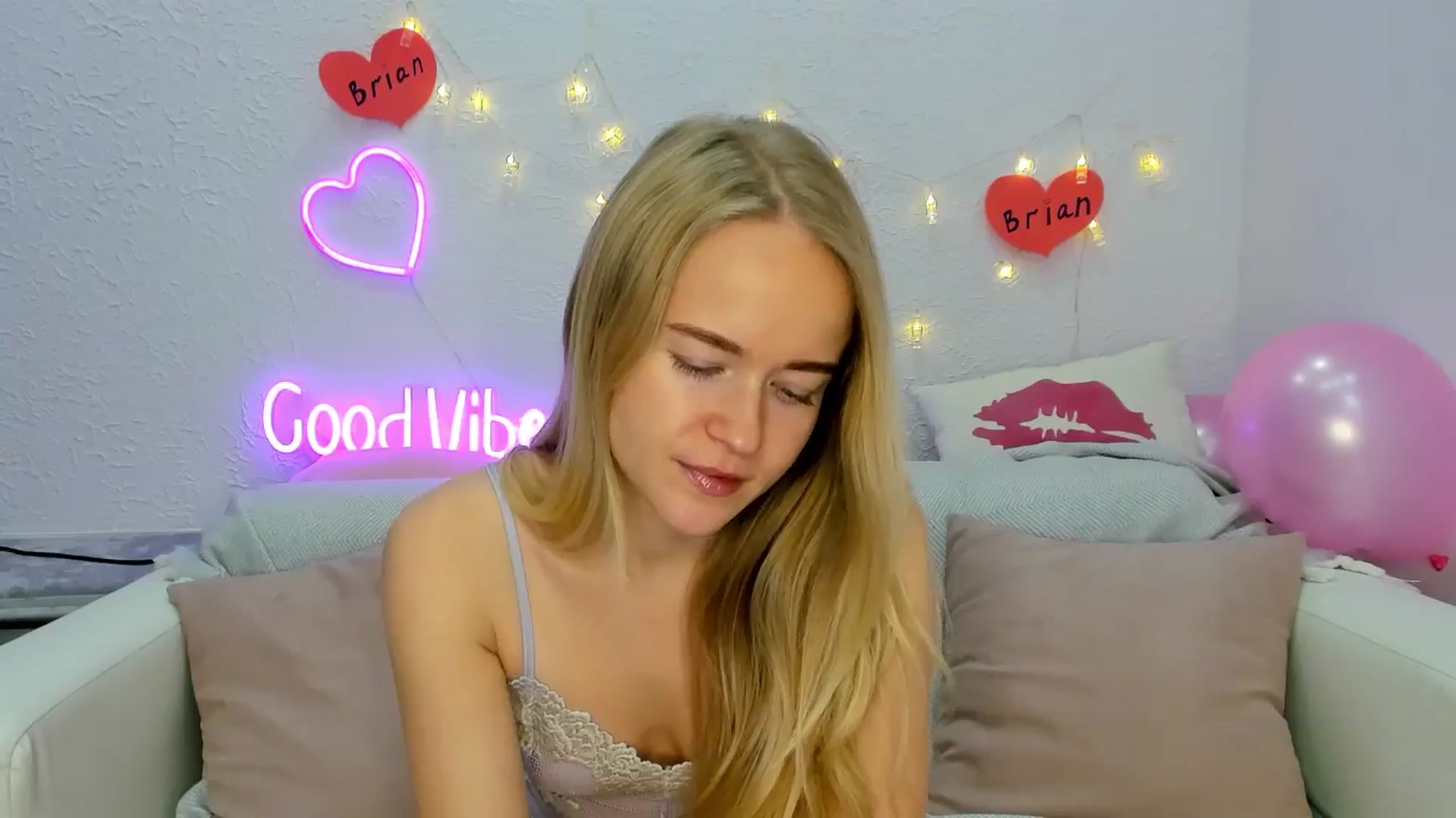 Gallery image thumbnail from Angel_Kristy's myfreecams stream on, 11/15/2024, 03:32 image 10 of 20
