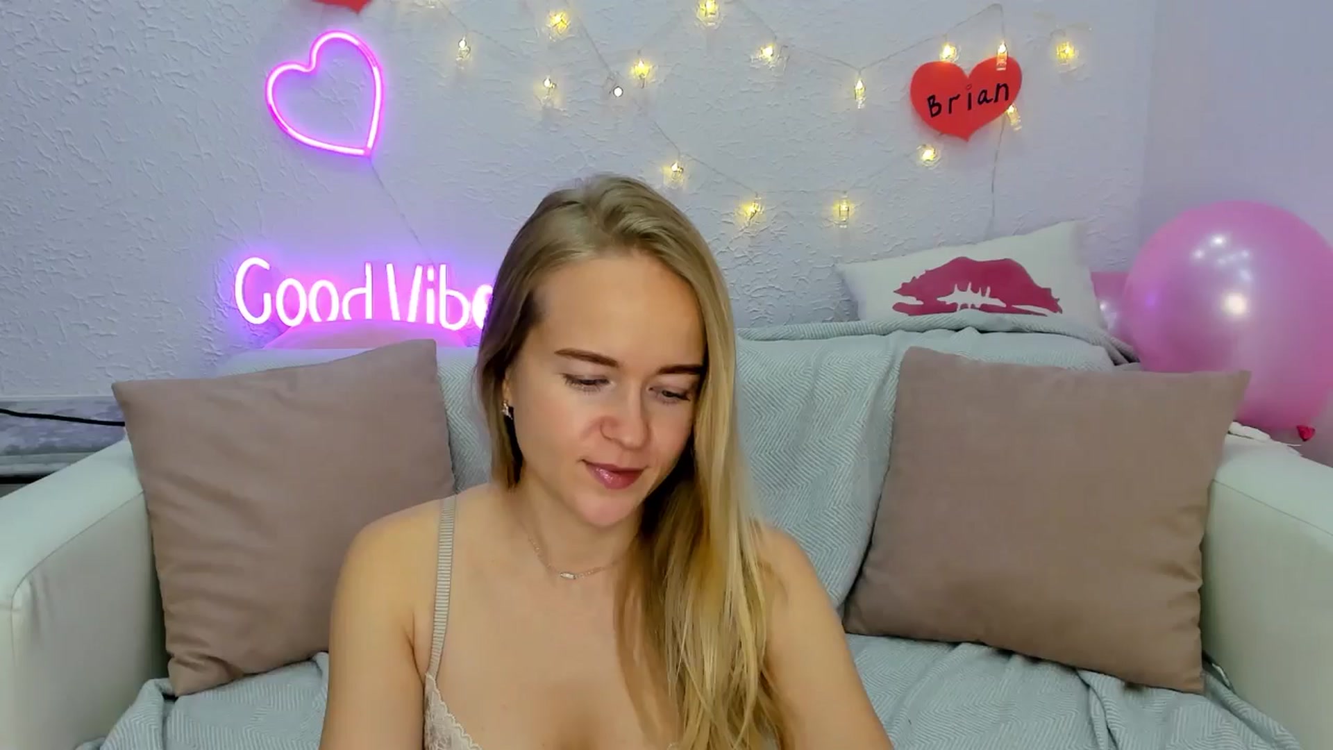 Gallery image thumbnail from Angel_Kristy's myfreecams stream on, 11/15/2024, 04:52 image 15 of 20