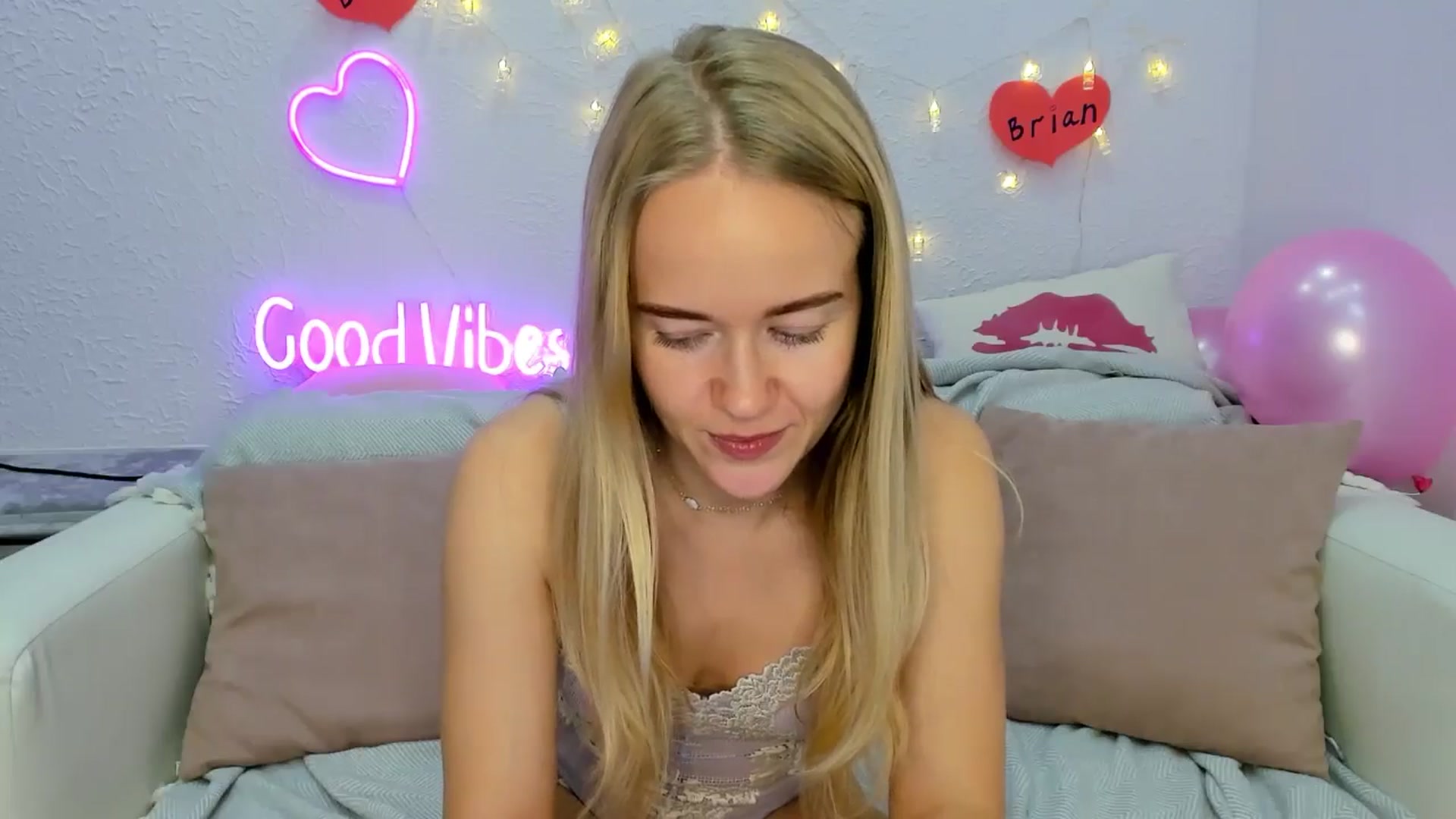 Gallery image thumbnail from Angel_Kristy's myfreecams stream on, 11/15/2024, 06:34 image 3 of 20