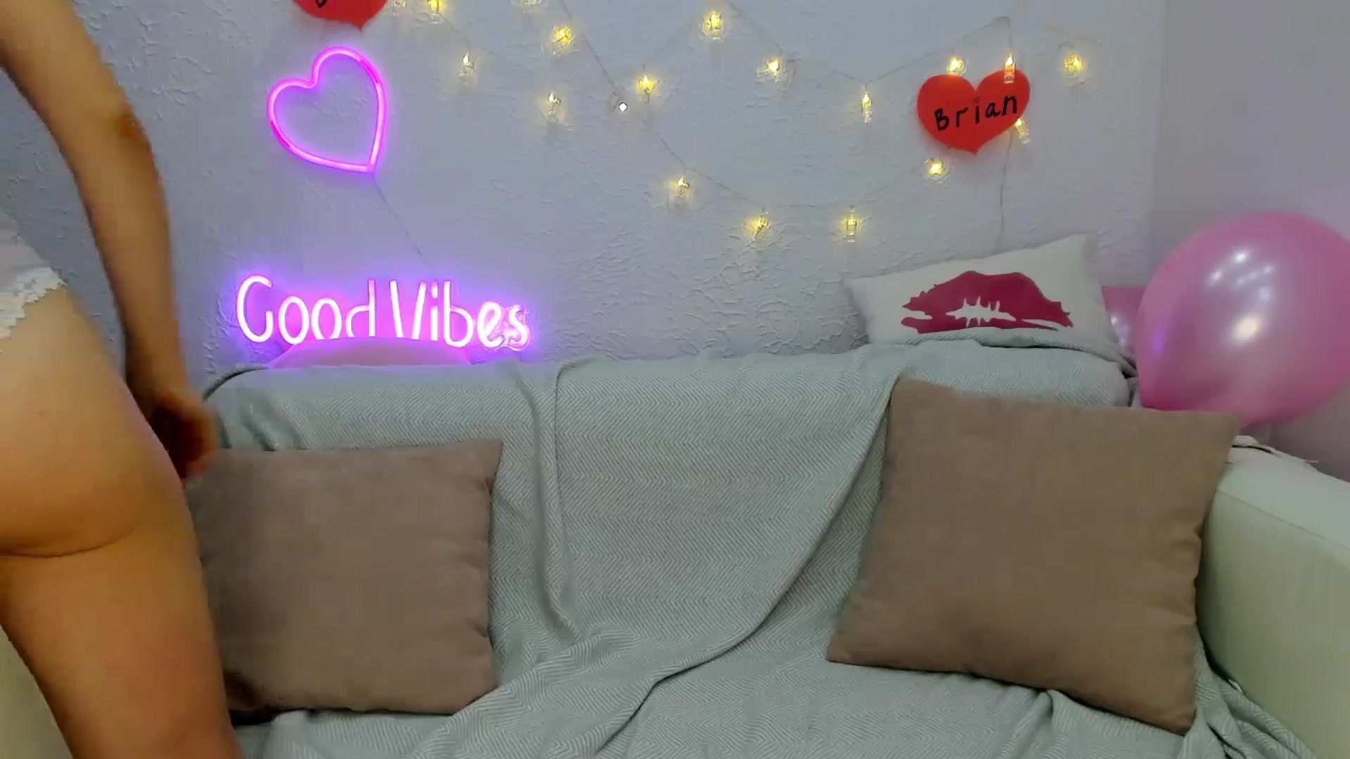 Gallery image thumbnail from Angel_Kristy's myfreecams stream on, 11/15/2024, 06:34 image 16 of 20