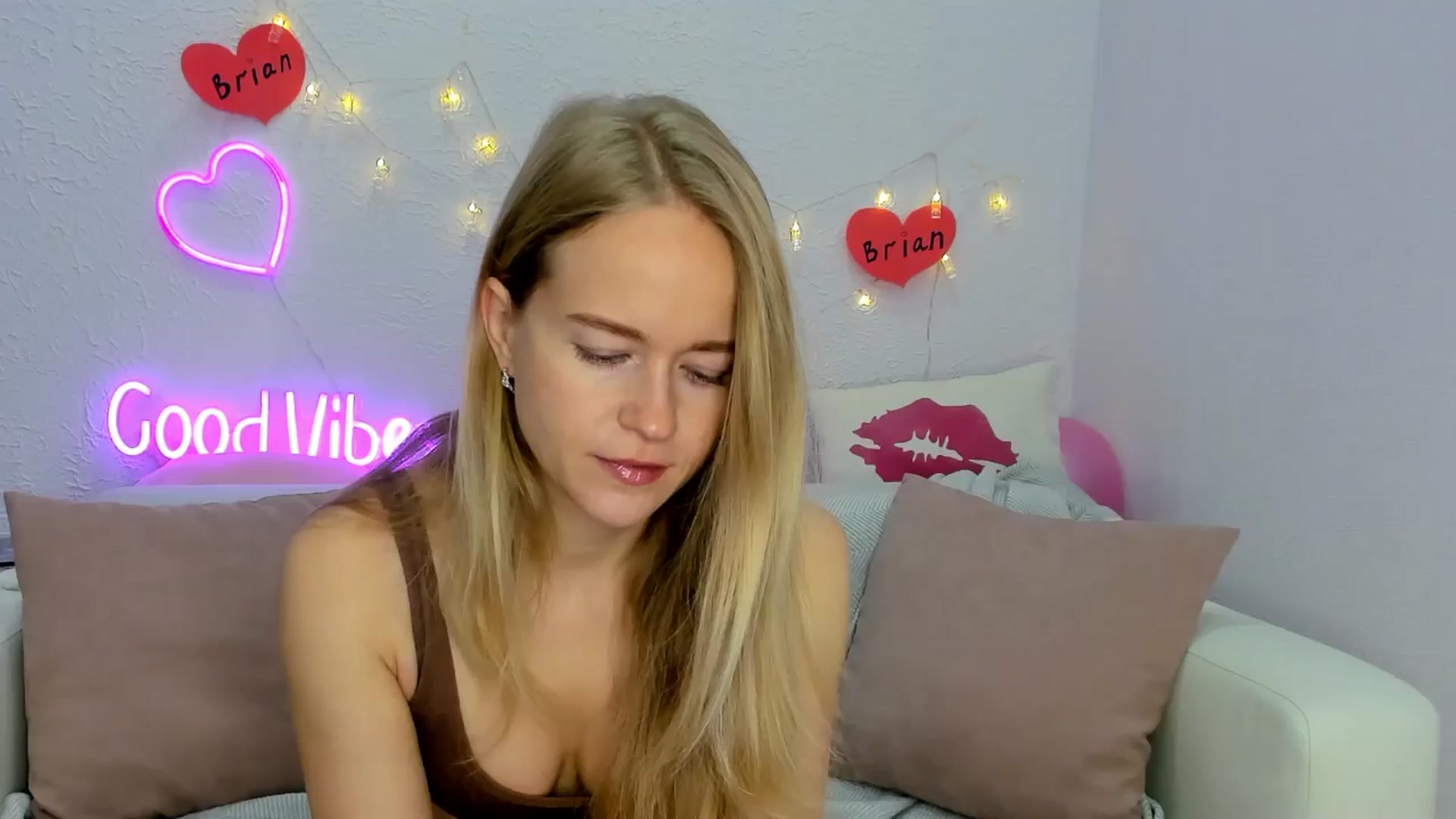 Gallery image thumbnail from Angel_Kristy's myfreecams stream on, 11/17/2024, 01:31 image 2 of 20