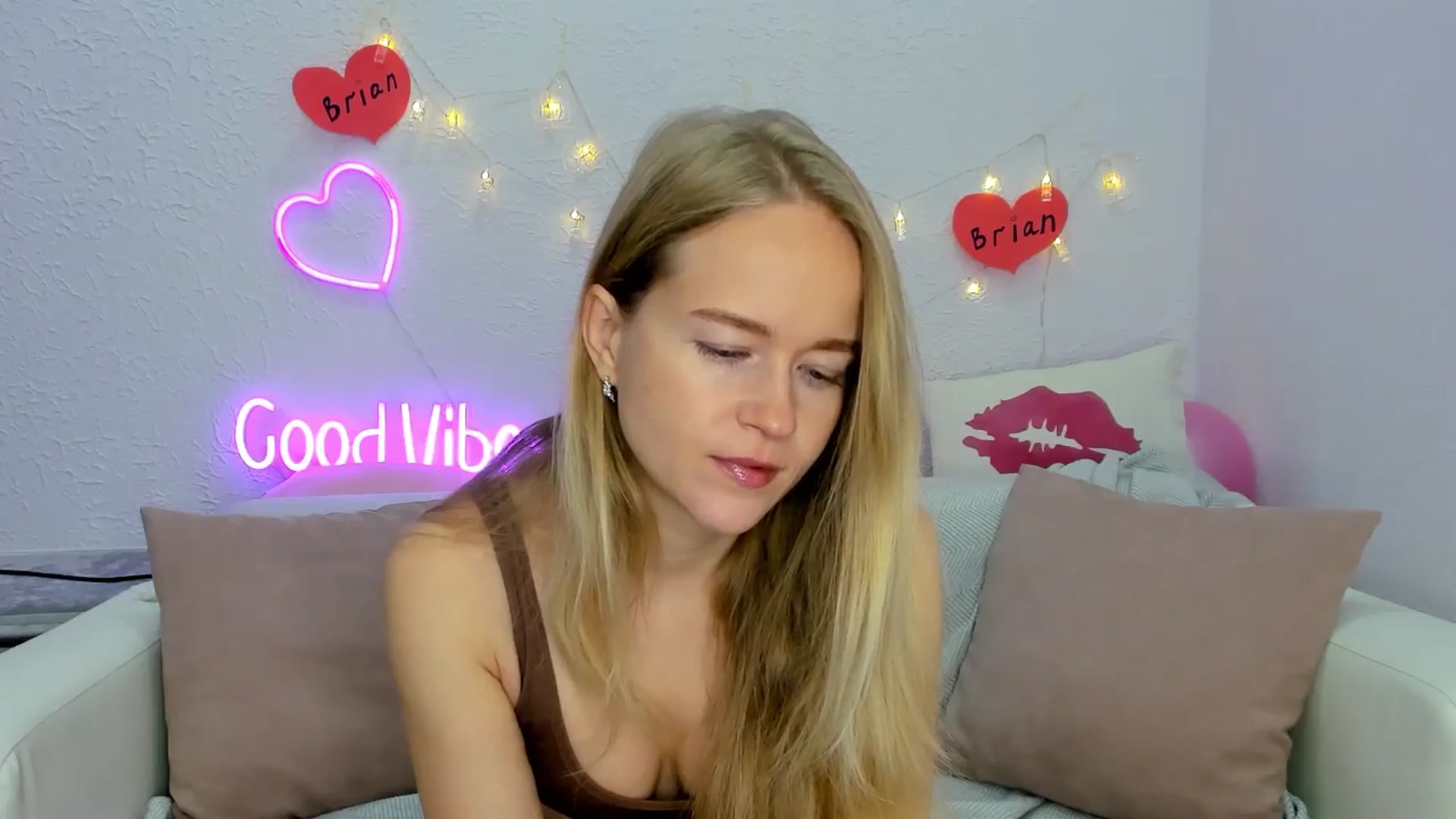 Gallery image thumbnail from Angel_Kristy's myfreecams stream on, 11/17/2024, 01:31 image 3 of 20