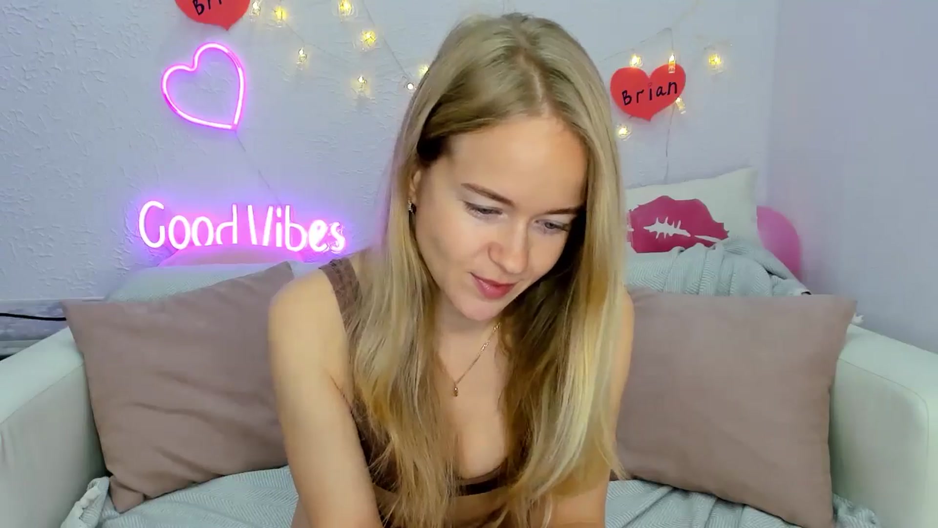 Gallery image thumbnail from Angel_Kristy's myfreecams stream on, 11/17/2024, 02:13 image 10 of 20