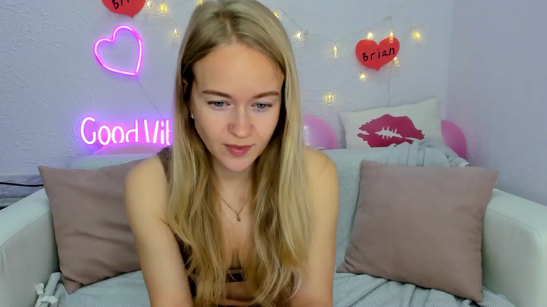 Gallery image thumbnail from Angel_Kristy's myfreecams stream on, 11/17/2024, 02:13 image 1 of 20