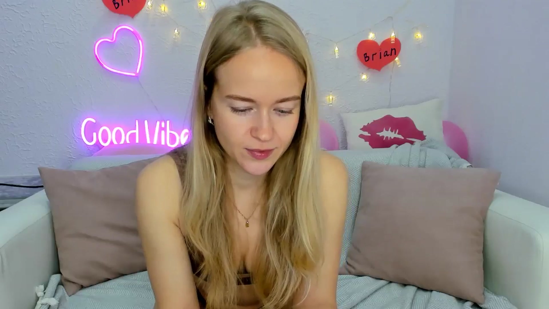 Gallery image thumbnail from Angel_Kristy's myfreecams stream on, 11/17/2024, 02:13 image 3 of 20