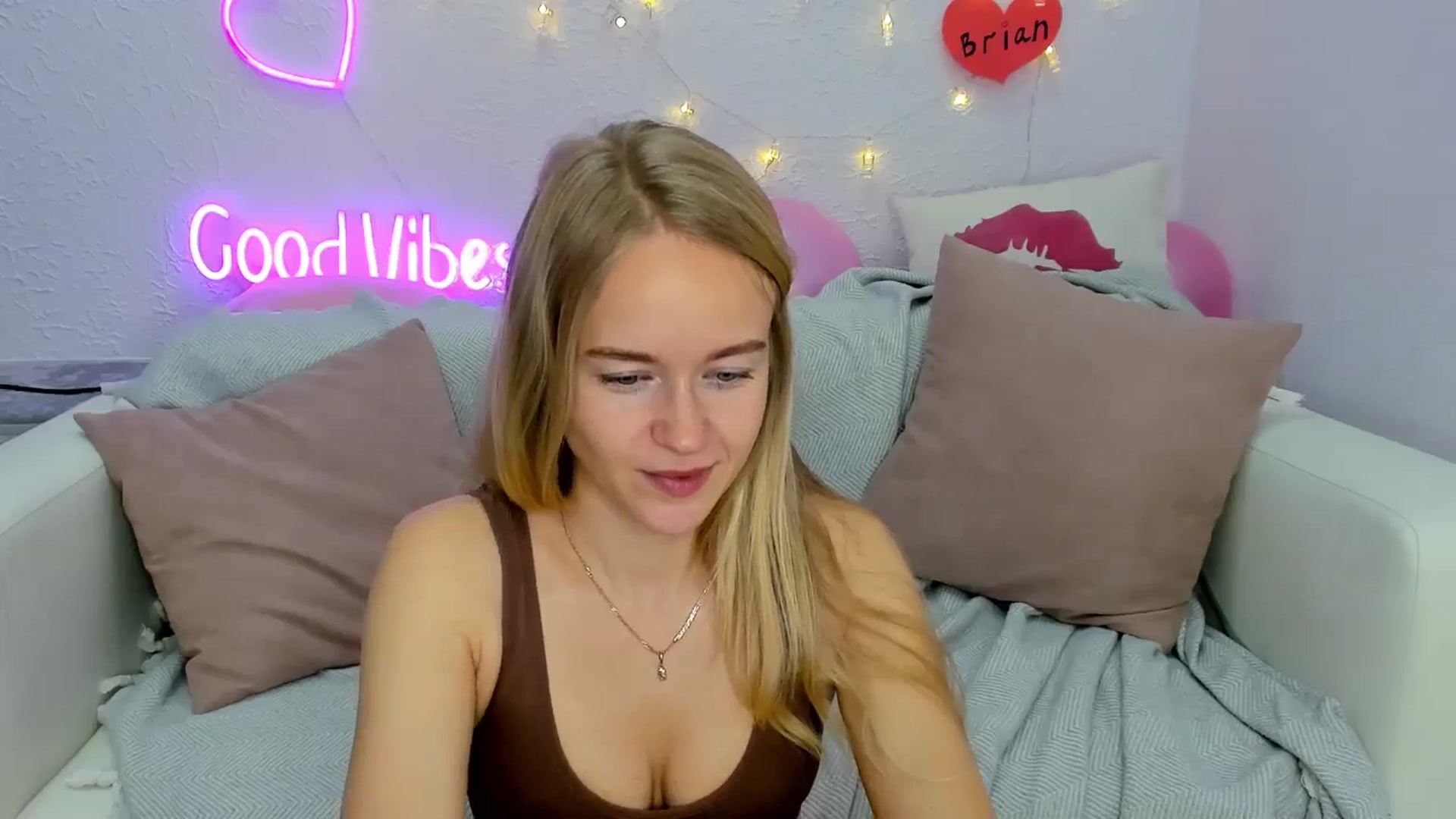 Gallery image thumbnail from Angel_Kristy's myfreecams stream on, 11/17/2024, 05:18 image 2 of 20