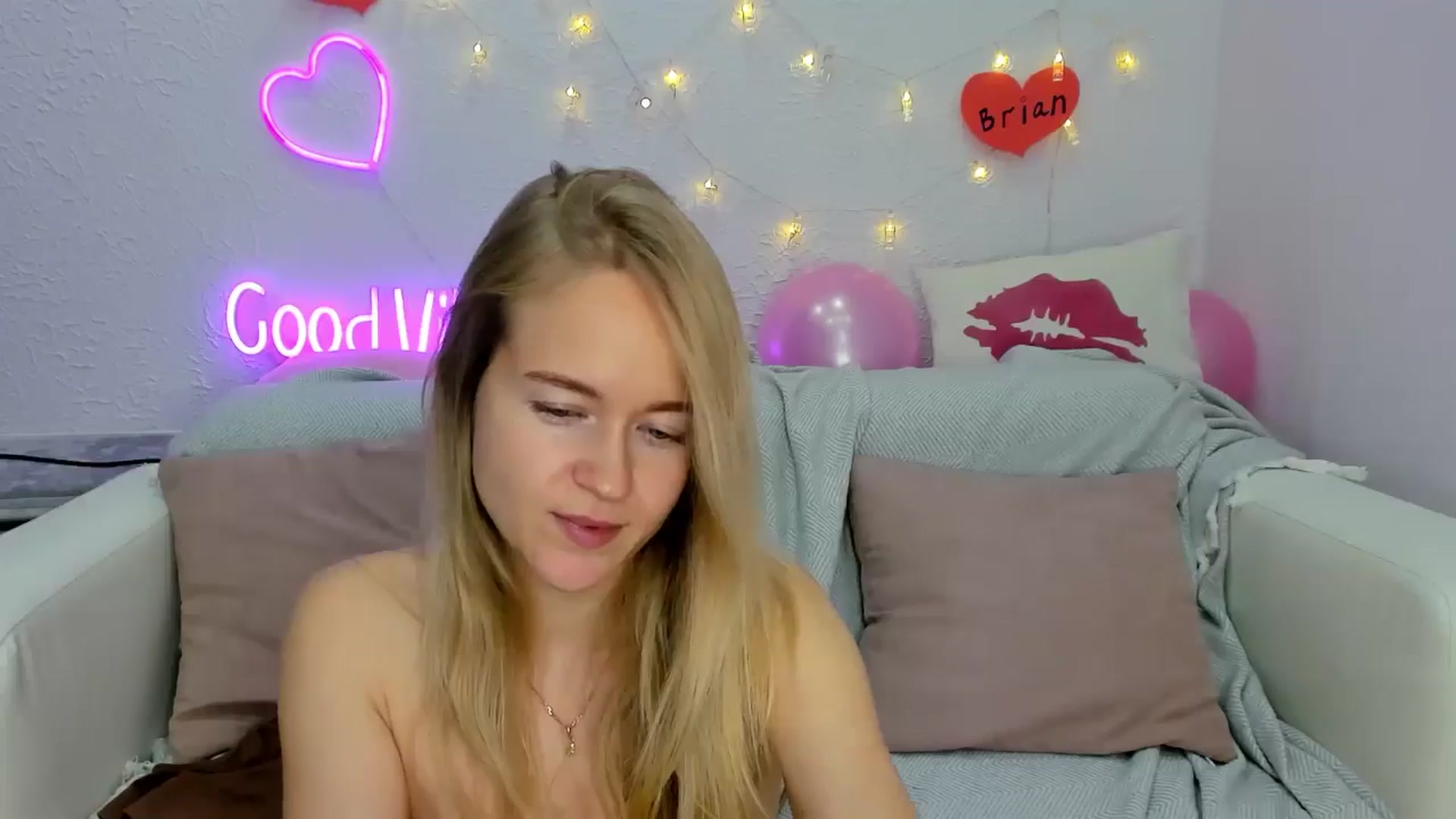 Gallery image thumbnail from Angel_Kristy's myfreecams stream on, 11/17/2024, 05:18 image 14 of 20