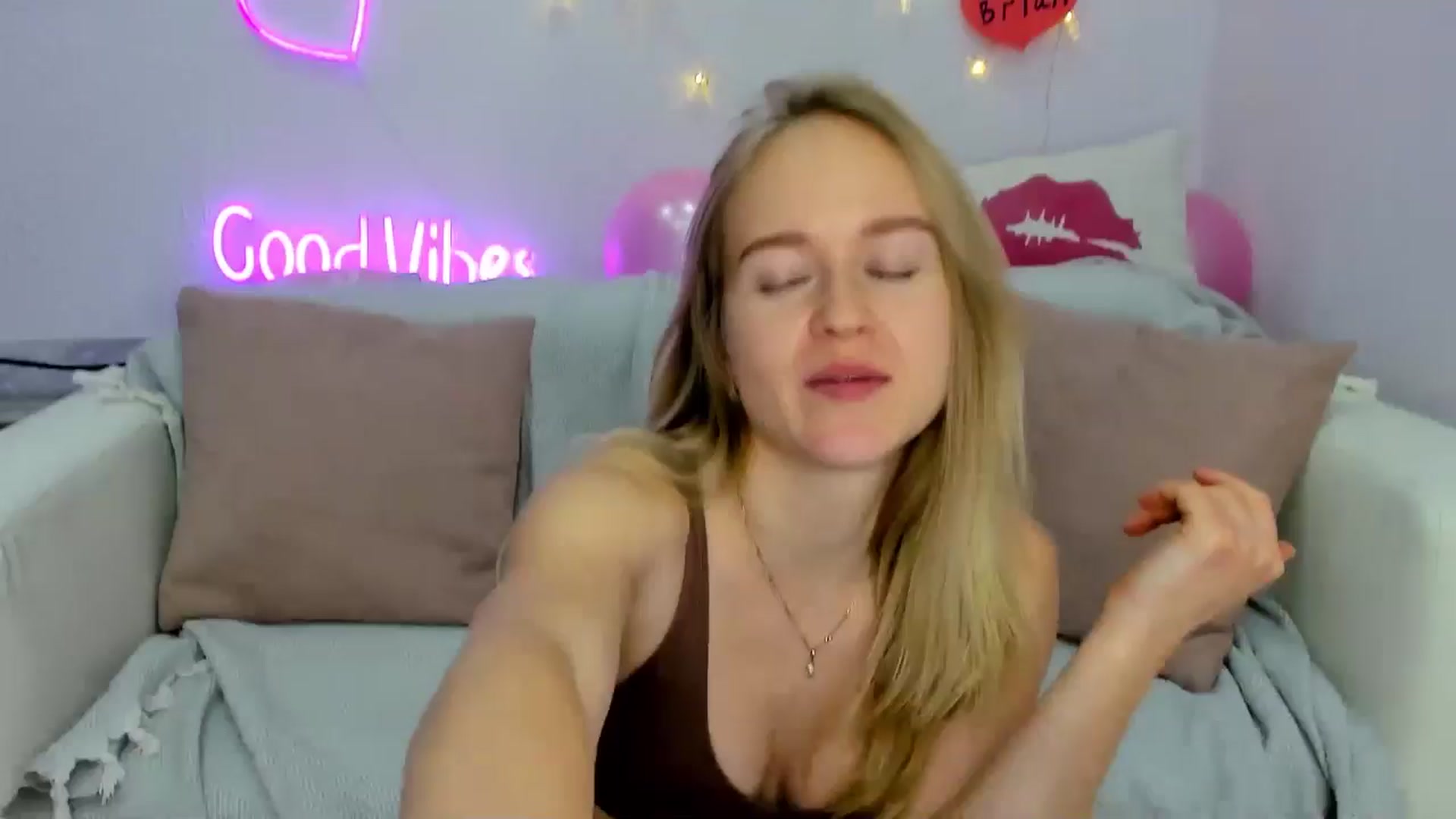 Gallery image thumbnail from Angel_Kristy's myfreecams stream on, 11/17/2024, 06:22 image 16 of 20