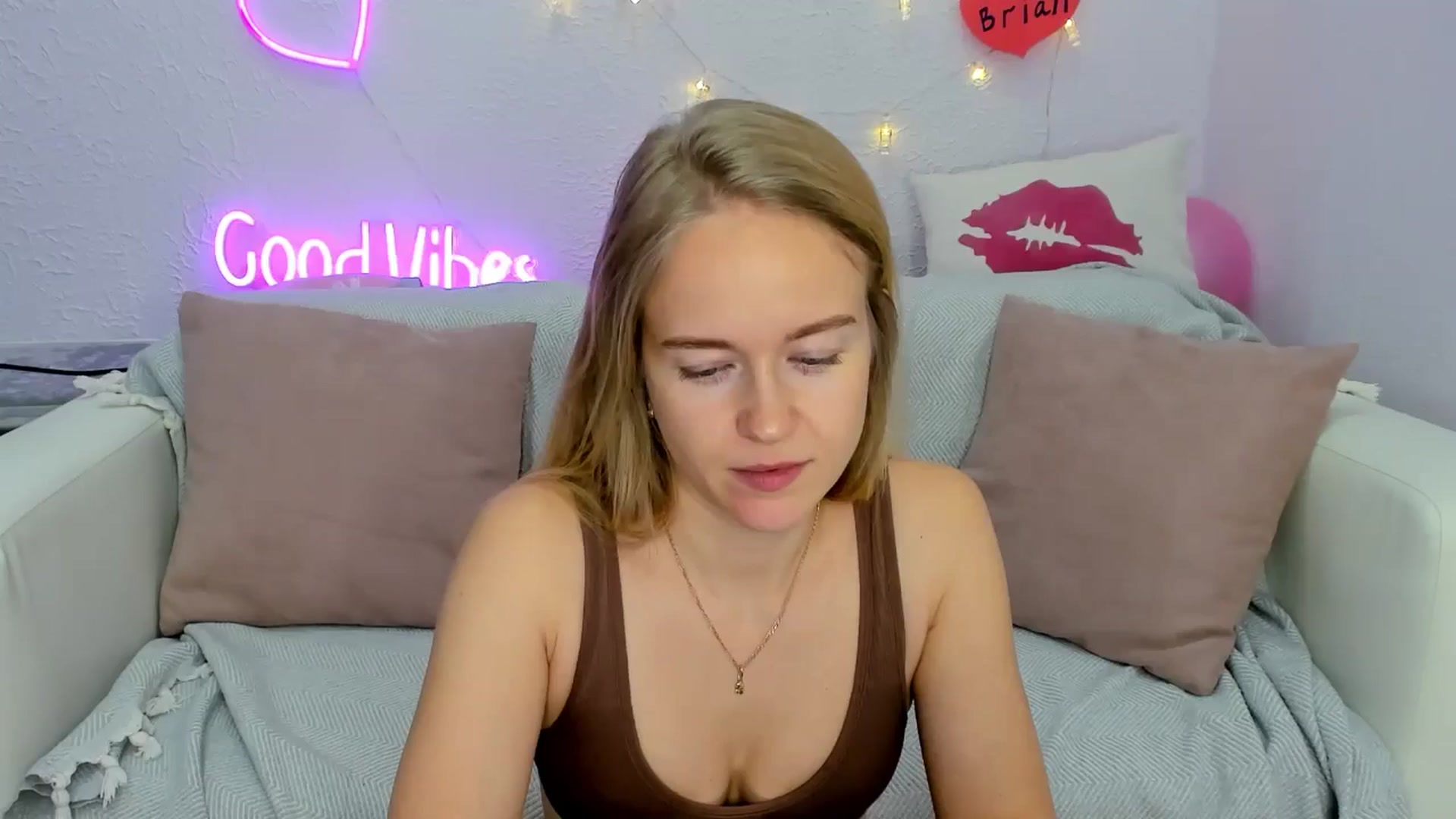 Gallery image thumbnail from Angel_Kristy's myfreecams stream on, 11/17/2024, 06:22 image 17 of 20