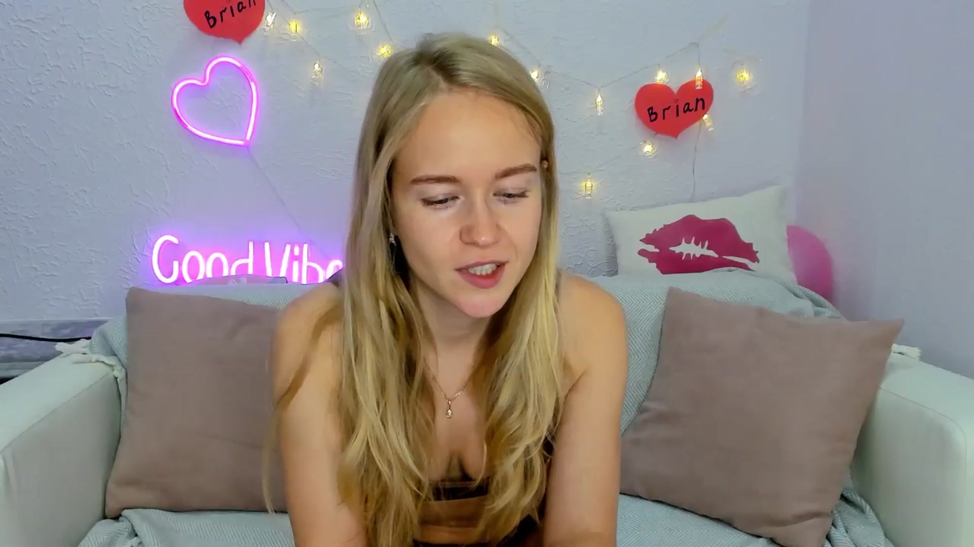 Gallery image thumbnail from Angel_Kristy's myfreecams stream on, 11/17/2024, 06:22 image 8 of 20