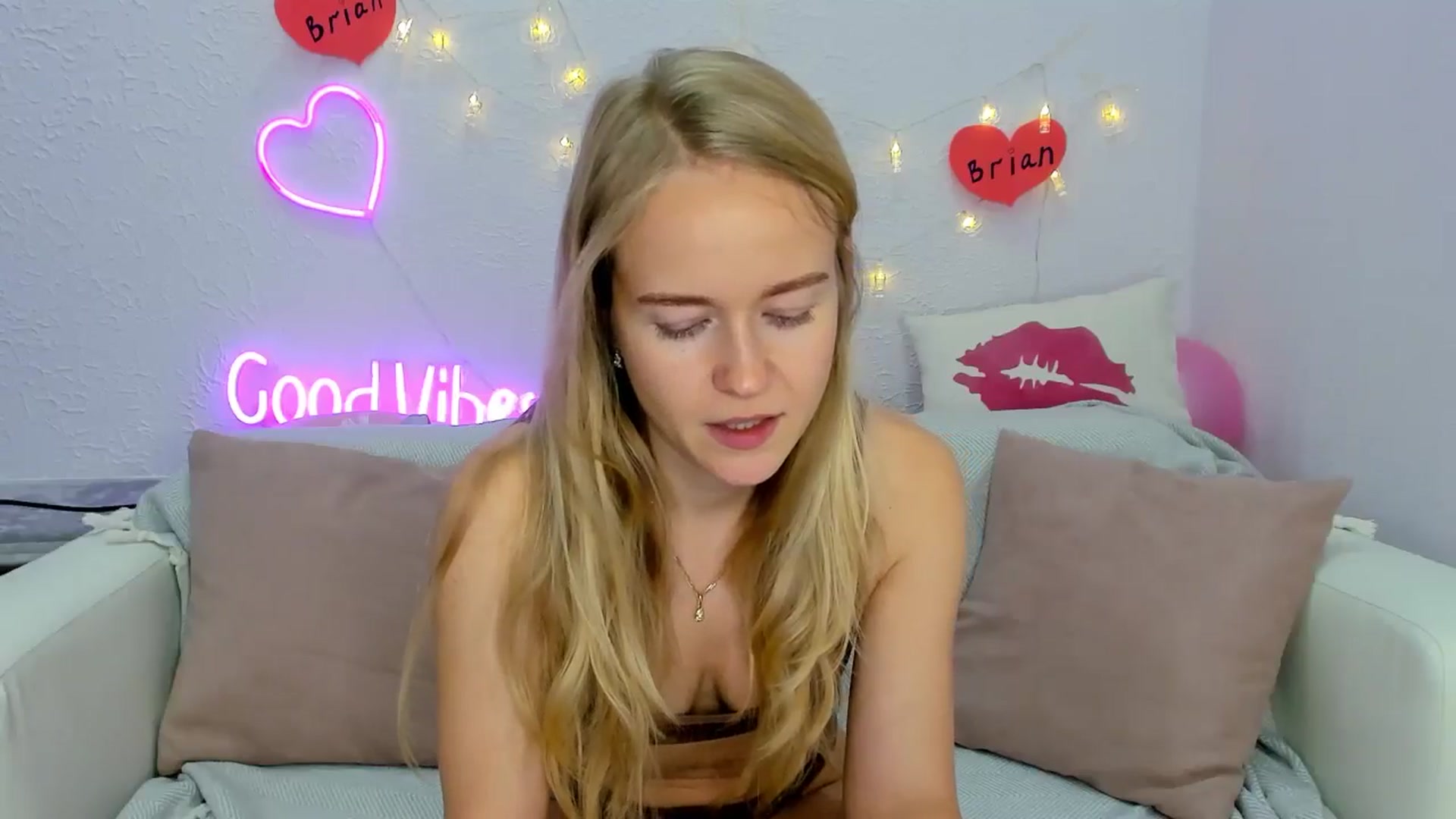 Gallery image thumbnail from Angel_Kristy's myfreecams stream on, 11/17/2024, 06:22 image 7 of 20