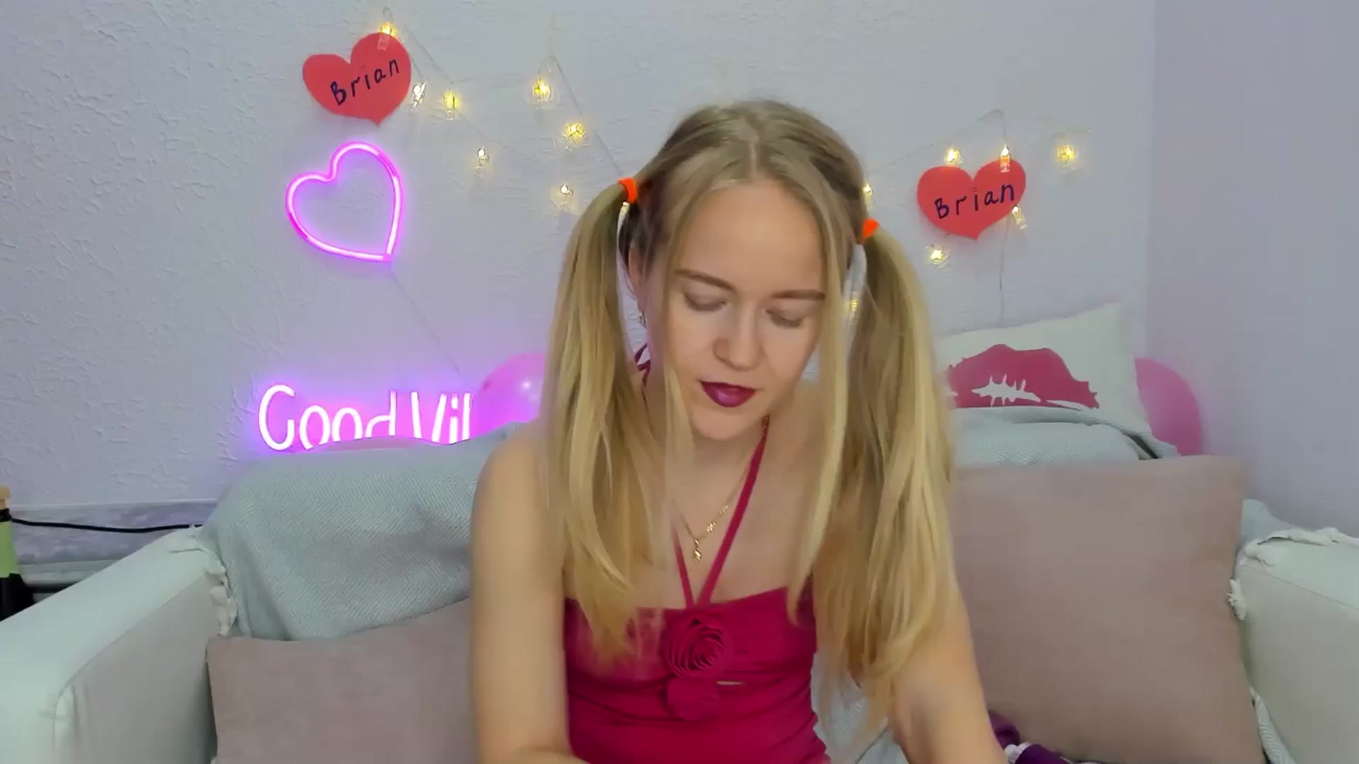 Gallery image thumbnail from Angel_Kristy's myfreecams stream on, 11/20/2024, 05:02 image 16 of 20