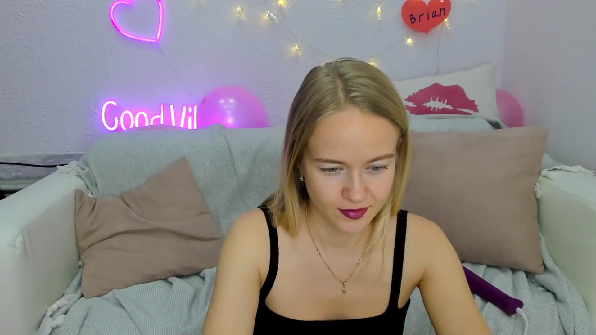 Gallery image thumbnail from Angel_Kristy's myfreecams stream on, 11/20/2024, 05:02 image 2 of 20