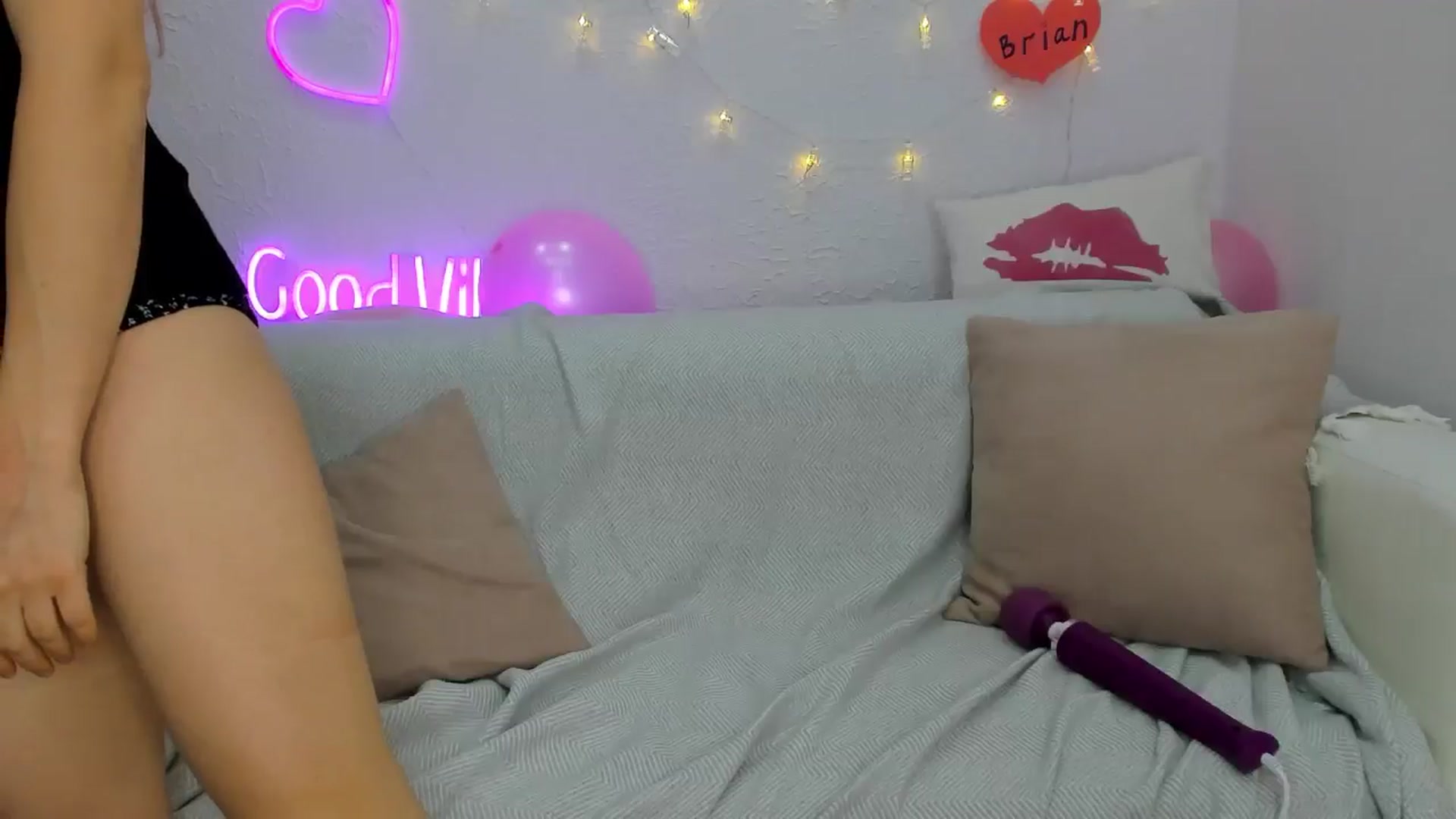 Gallery image thumbnail from Angel_Kristy's myfreecams stream on, 11/20/2024, 05:02 image 4 of 20