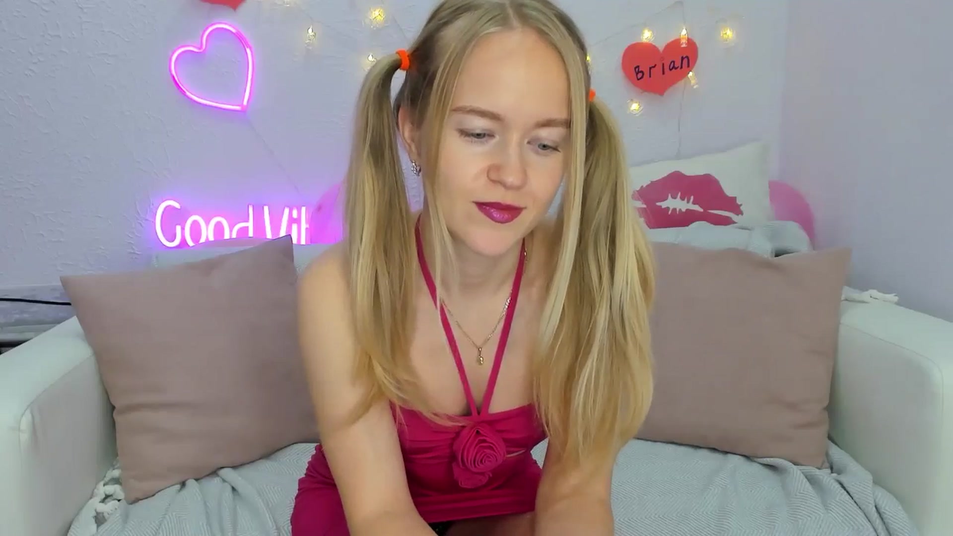 Gallery image thumbnail from Angel_Kristy's myfreecams stream on, 11/20/2024, 06:26 image 17 of 20