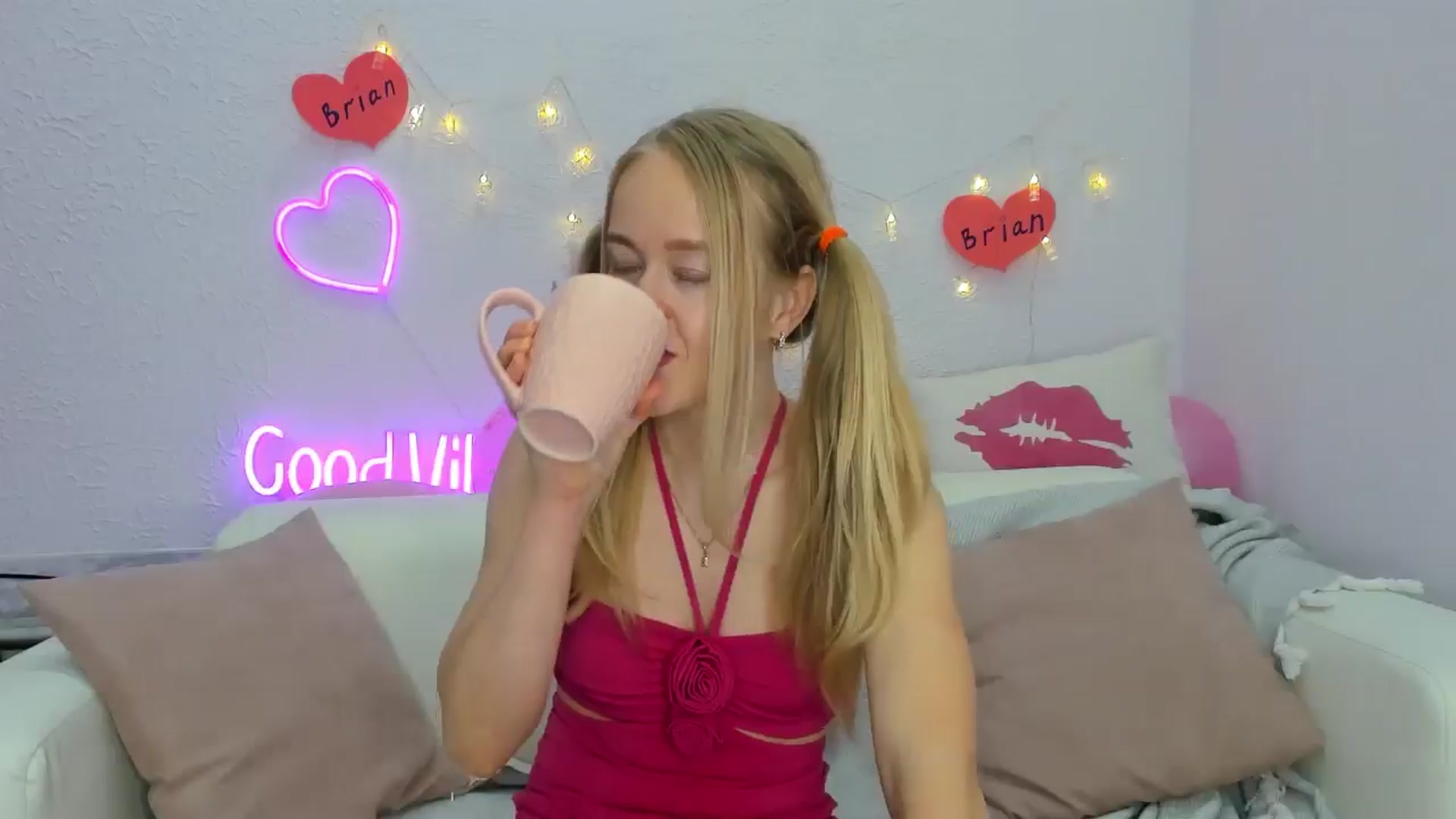 Gallery image thumbnail from Angel_Kristy's myfreecams stream on, 11/20/2024, 06:26 image 7 of 20