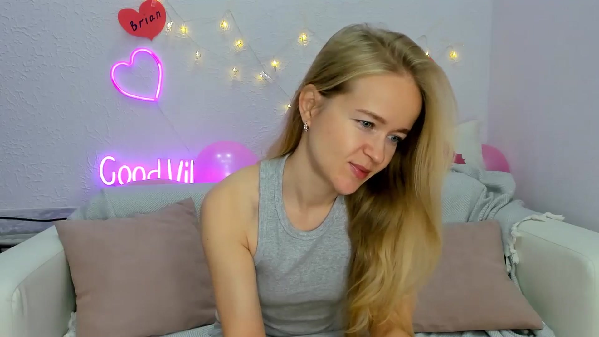 Gallery image thumbnail from Angel_Kristy's myfreecams stream on, 11/21/2024, 02:50 image 2 of 20