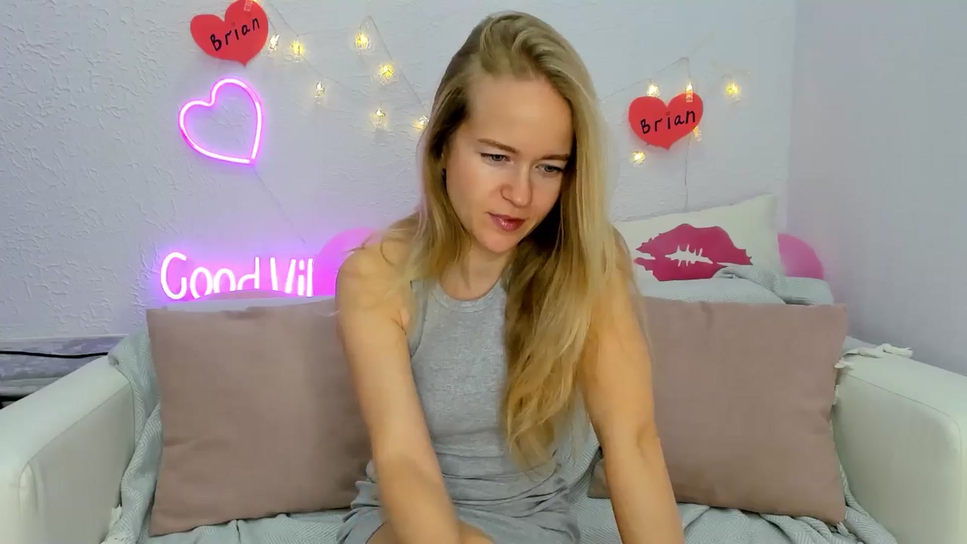 Gallery image thumbnail from Angel_Kristy's myfreecams stream on, 11/21/2024, 02:50 image 5 of 20