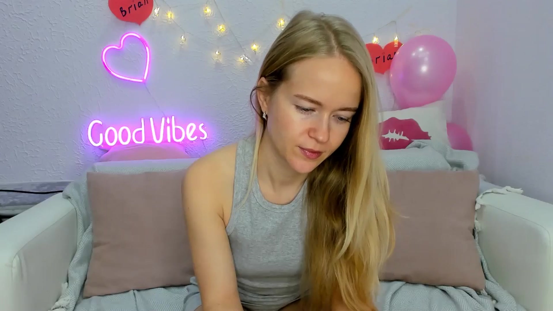 Gallery image thumbnail from Angel_Kristy's myfreecams stream on, 11/21/2024, 02:50 image 10 of 20