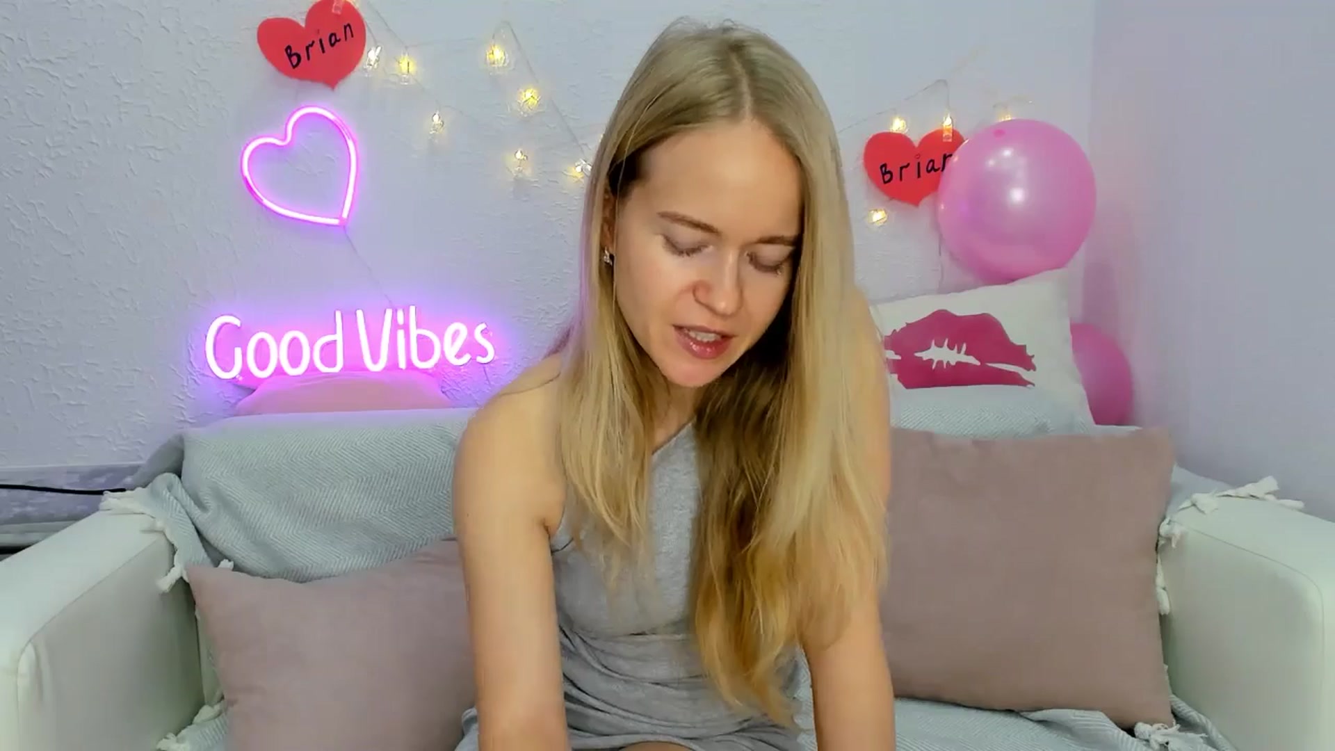 Gallery image thumbnail from Angel_Kristy's myfreecams stream on, 11/21/2024, 04:55 image 14 of 20