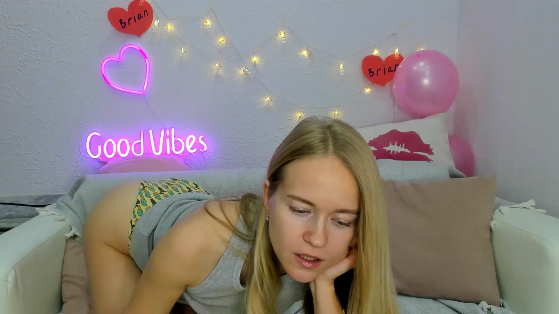 Gallery image thumbnail from Angel_Kristy's myfreecams stream on, 11/21/2024, 04:55 image 8 of 20