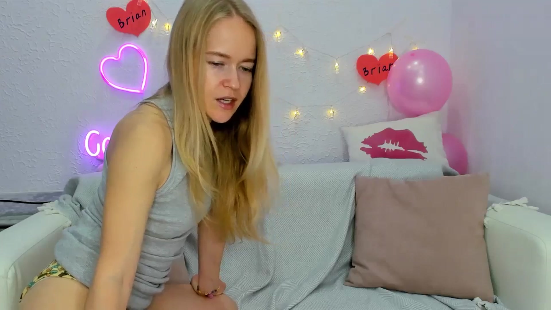 Gallery image thumbnail from Angel_Kristy's myfreecams stream on, 11/21/2024, 04:55 image 10 of 20
