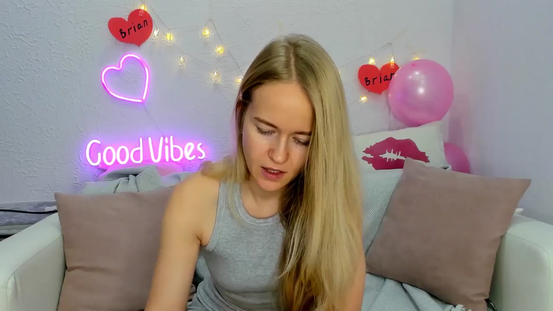 Gallery image thumbnail from Angel_Kristy's myfreecams stream on, 11/21/2024, 06:32 image 17 of 20