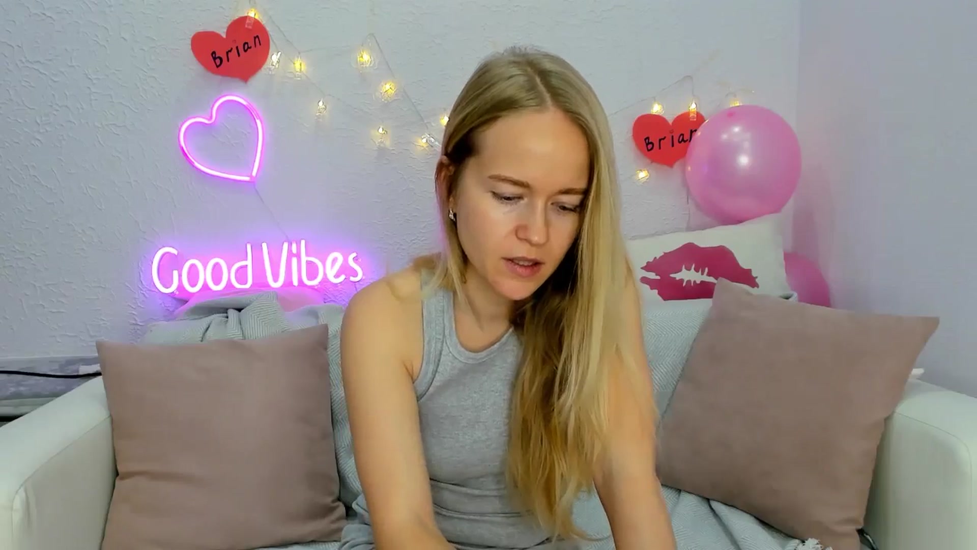 Gallery image thumbnail from Angel_Kristy's myfreecams stream on, 11/21/2024, 06:32 image 15 of 20