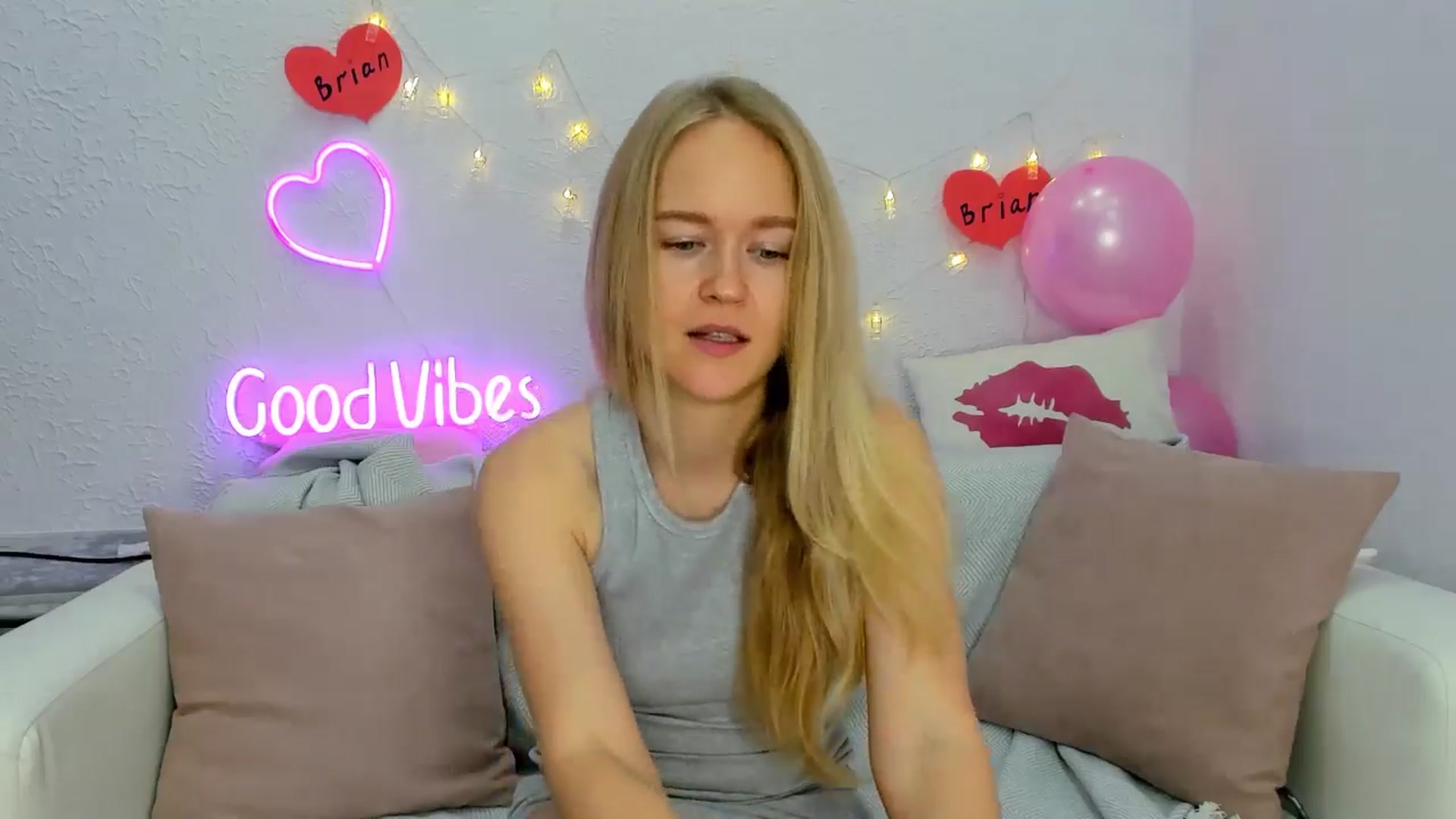 Gallery image thumbnail from Angel_Kristy's myfreecams stream on, 11/21/2024, 06:32 image 12 of 20
