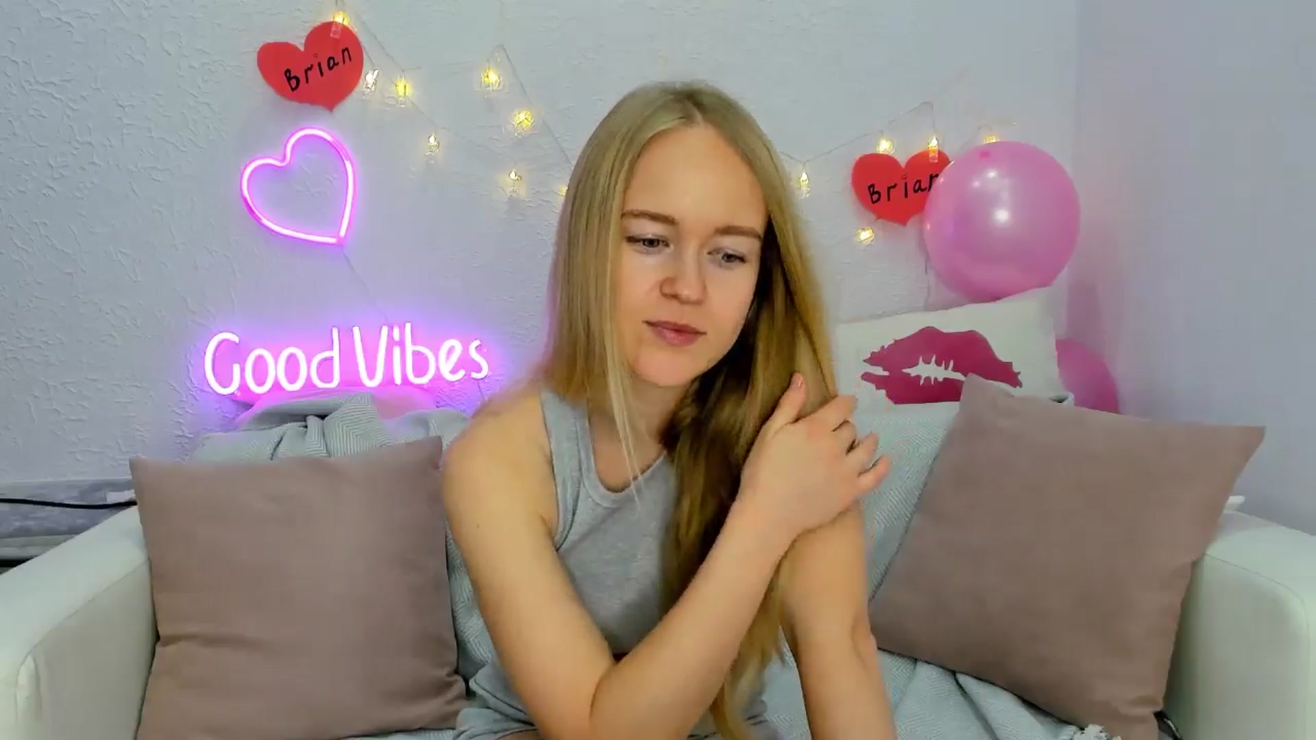 Gallery image thumbnail from Angel_Kristy's myfreecams stream on, 11/21/2024, 06:32 image 14 of 20