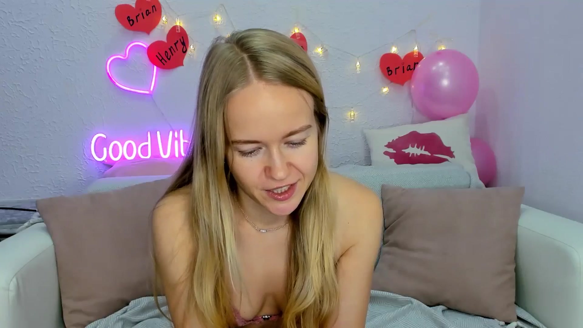 Gallery image thumbnail from Angel_Kristy's myfreecams stream on, 11/25/2024, 06:03 image 5 of 20