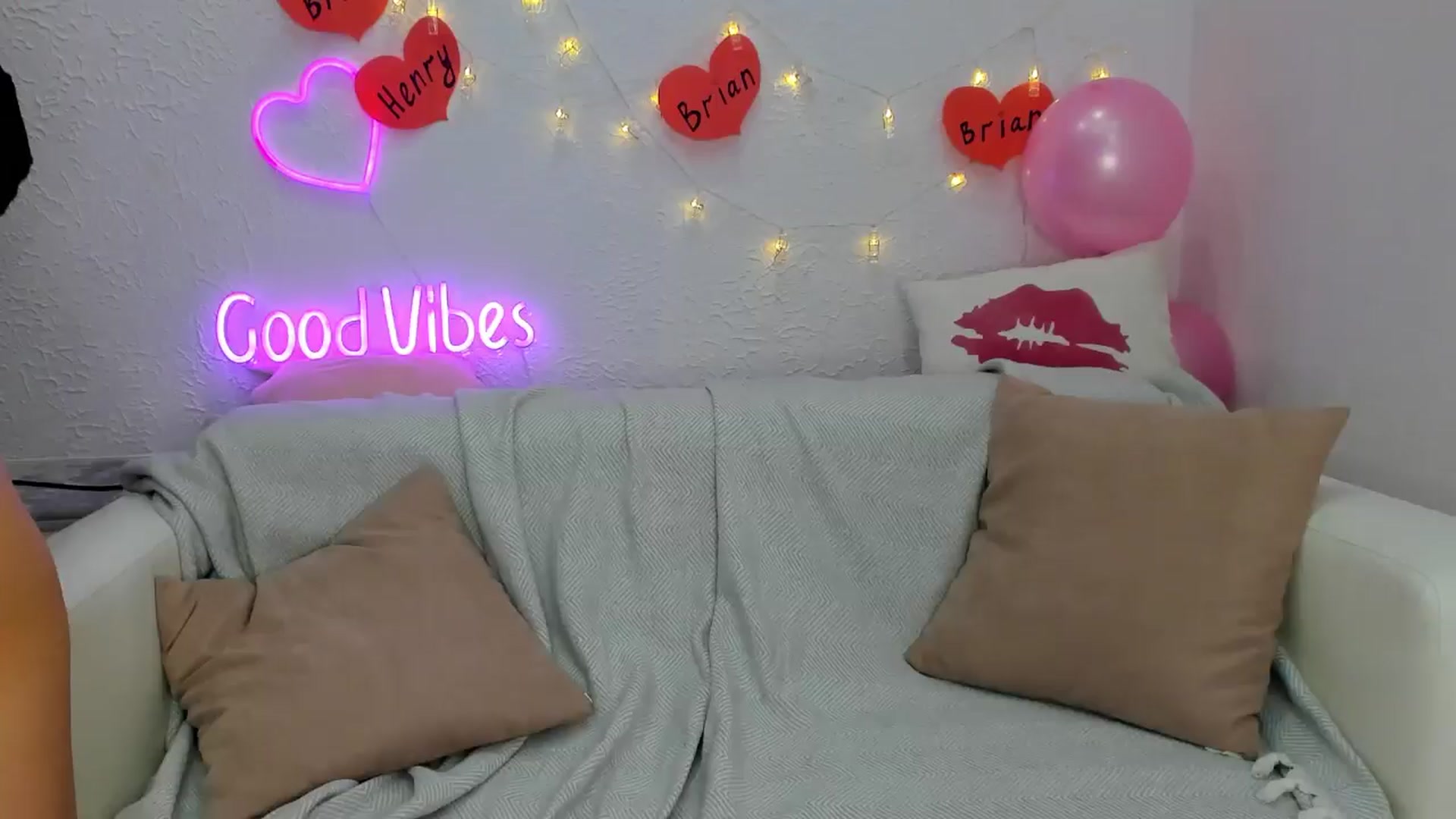 Gallery image thumbnail from Angel_Kristy's myfreecams stream on, 11/26/2024, 01:31 image 12 of 20