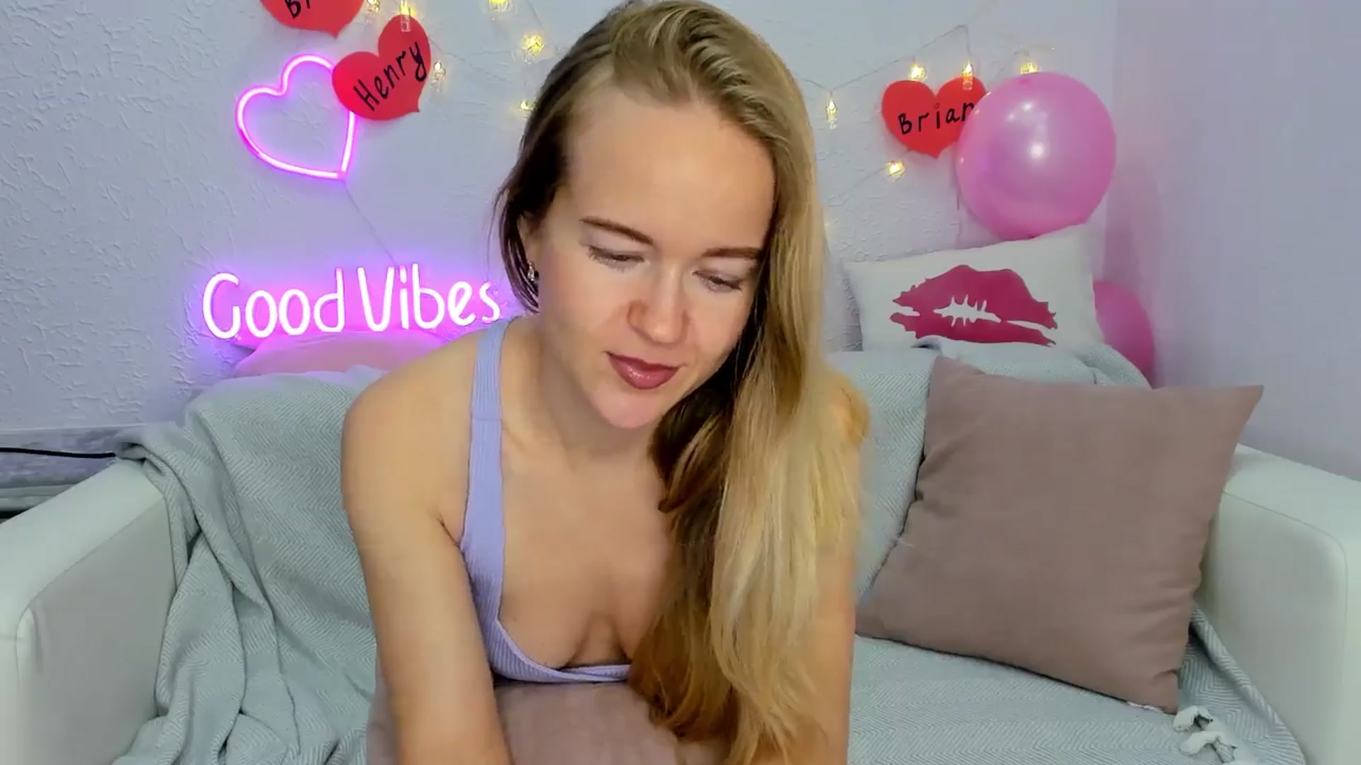 Gallery image thumbnail from Angel_Kristy's myfreecams stream on, 11/26/2024, 01:31 image 18 of 20