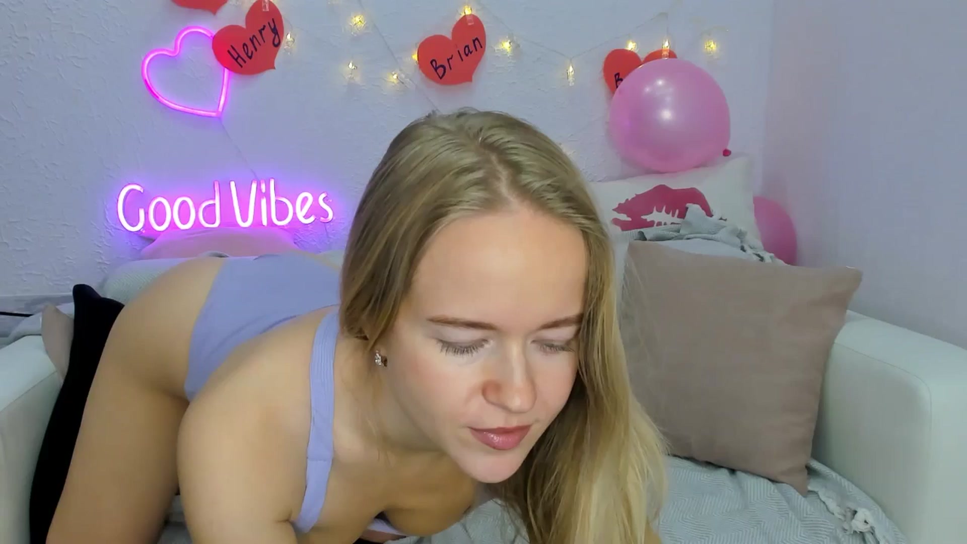 Gallery image thumbnail from Angel_Kristy's myfreecams stream on, 11/26/2024, 02:50 image 9 of 20