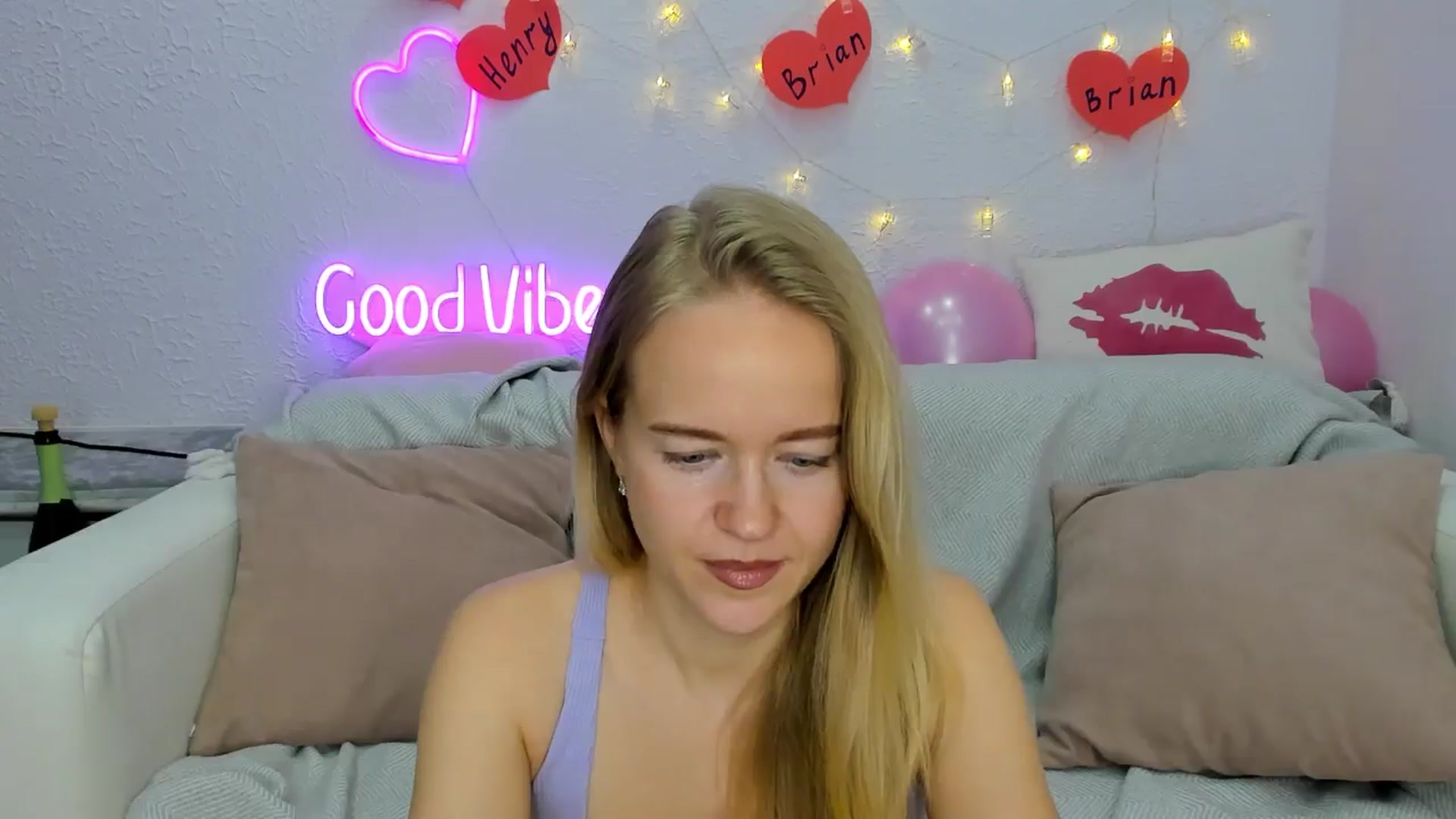 Gallery image thumbnail from Angel_Kristy's myfreecams stream on, 11/26/2024, 04:32 image 15 of 20