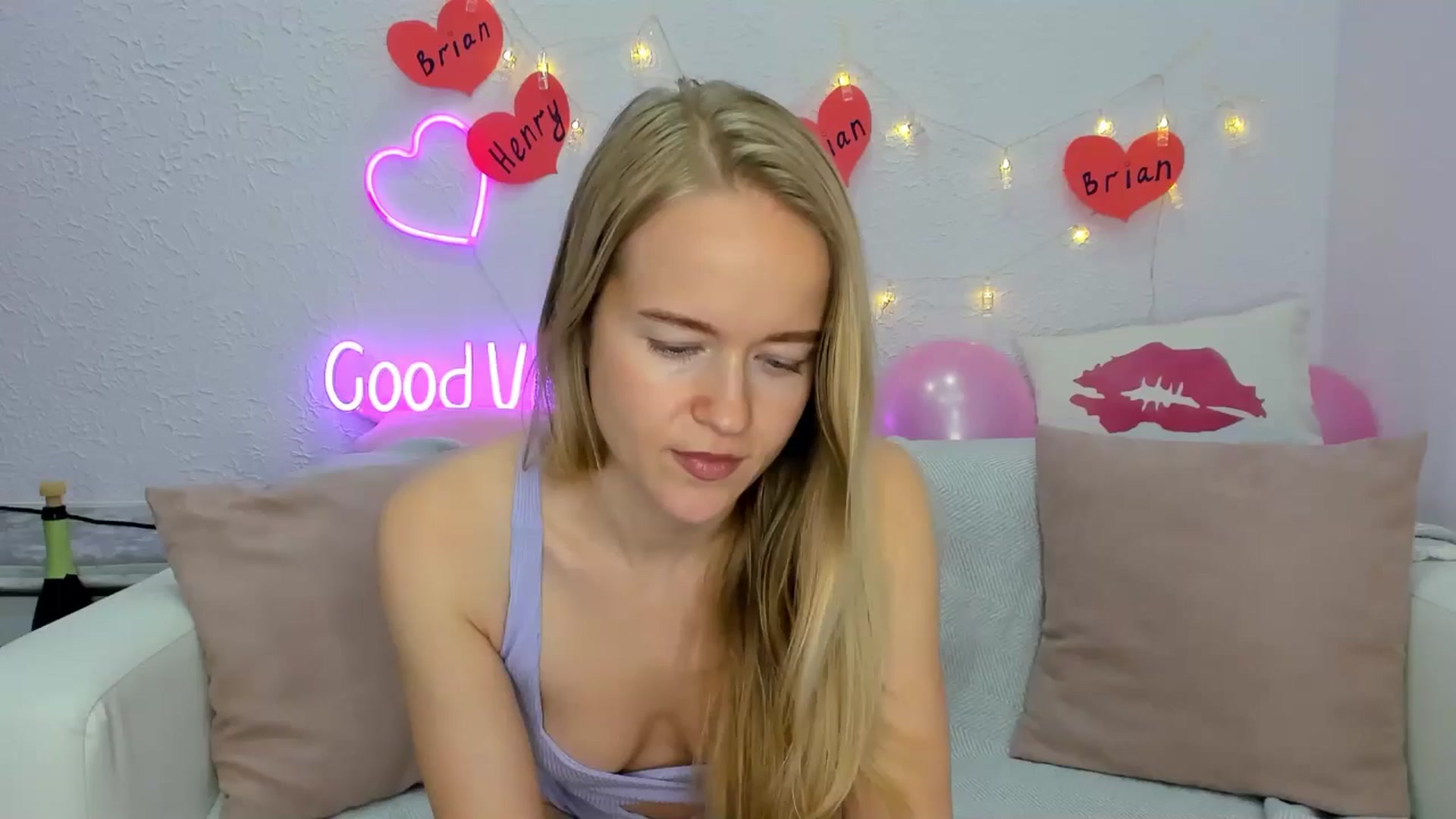 Gallery image thumbnail from Angel_Kristy's myfreecams stream on, 11/26/2024, 06:08 image 1 of 20