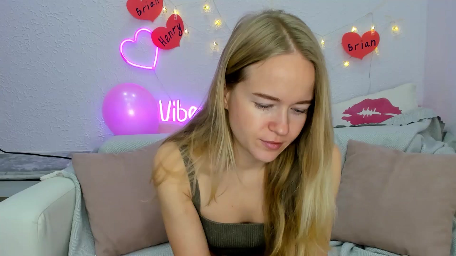 Gallery image thumbnail from Angel_Kristy's myfreecams stream on, 11/30/2024, 01:47 image 3 of 20